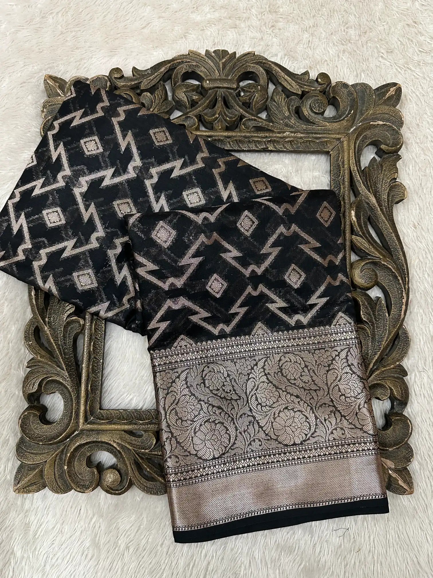 Contemporary Weave Kora Tissue Silk Banarasi Saree