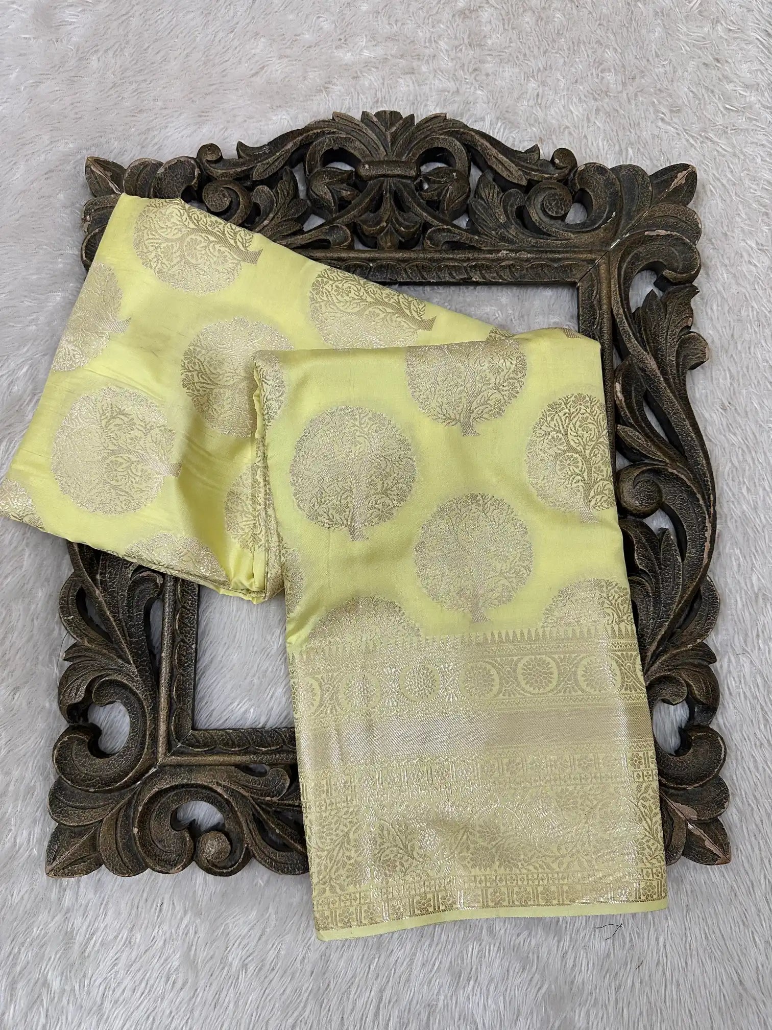 Contemporary Weave Kora Tissue Silk Banarasi Saree