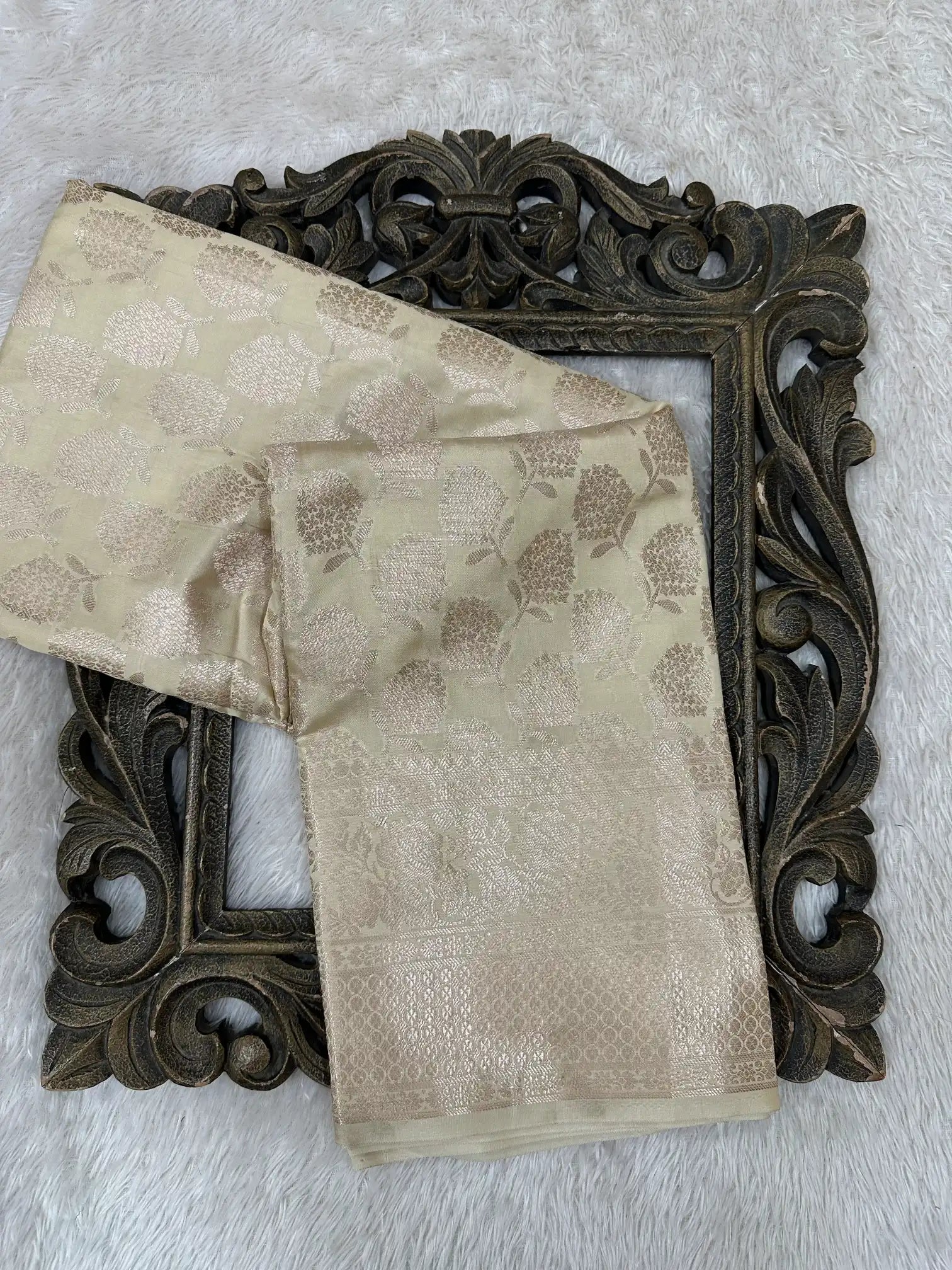 Contemporary Weave Kora Tissue Silk Banarasi Saree