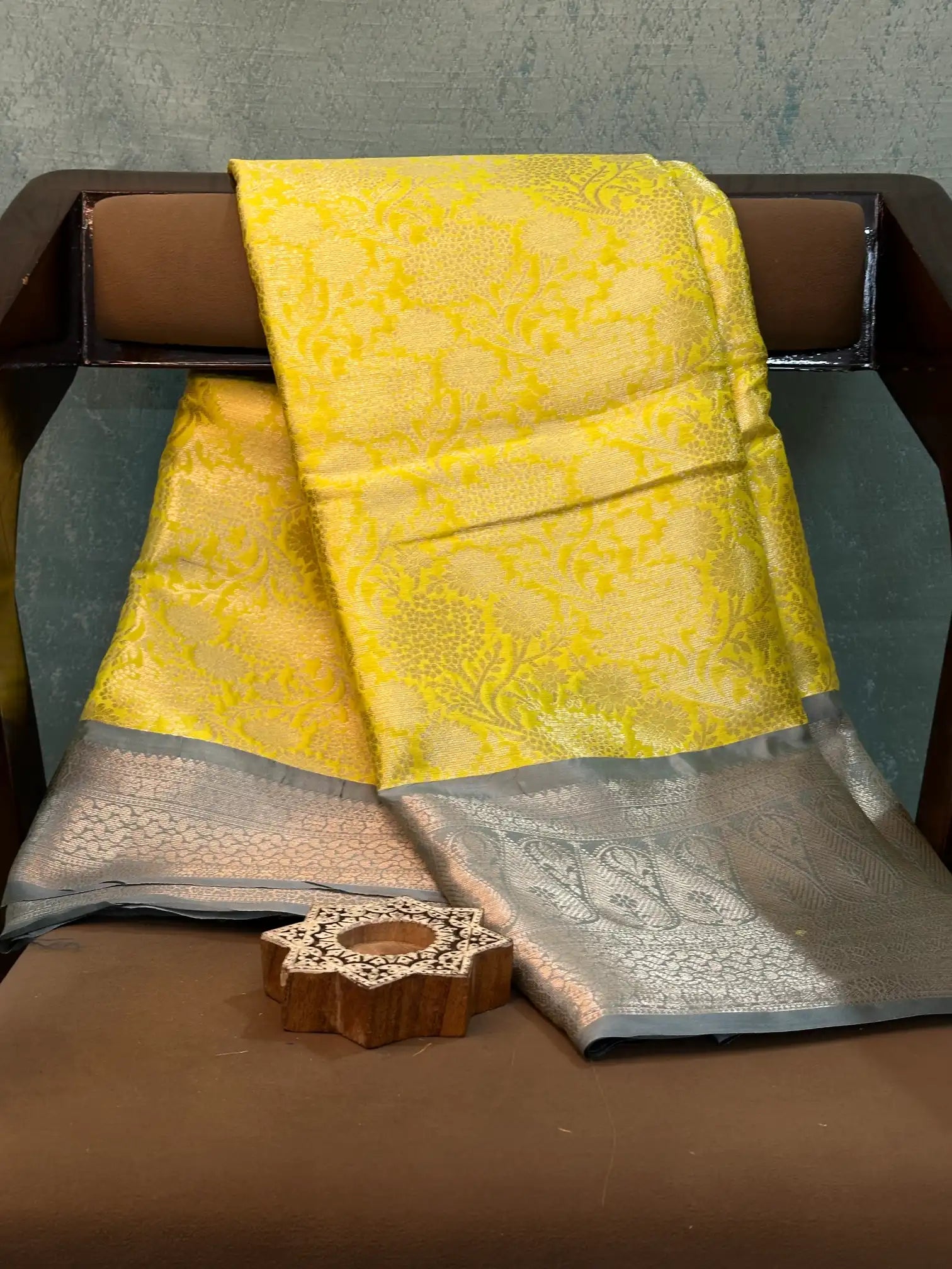 Eccentric Weave Softsilk Traditional Banarasi Saree