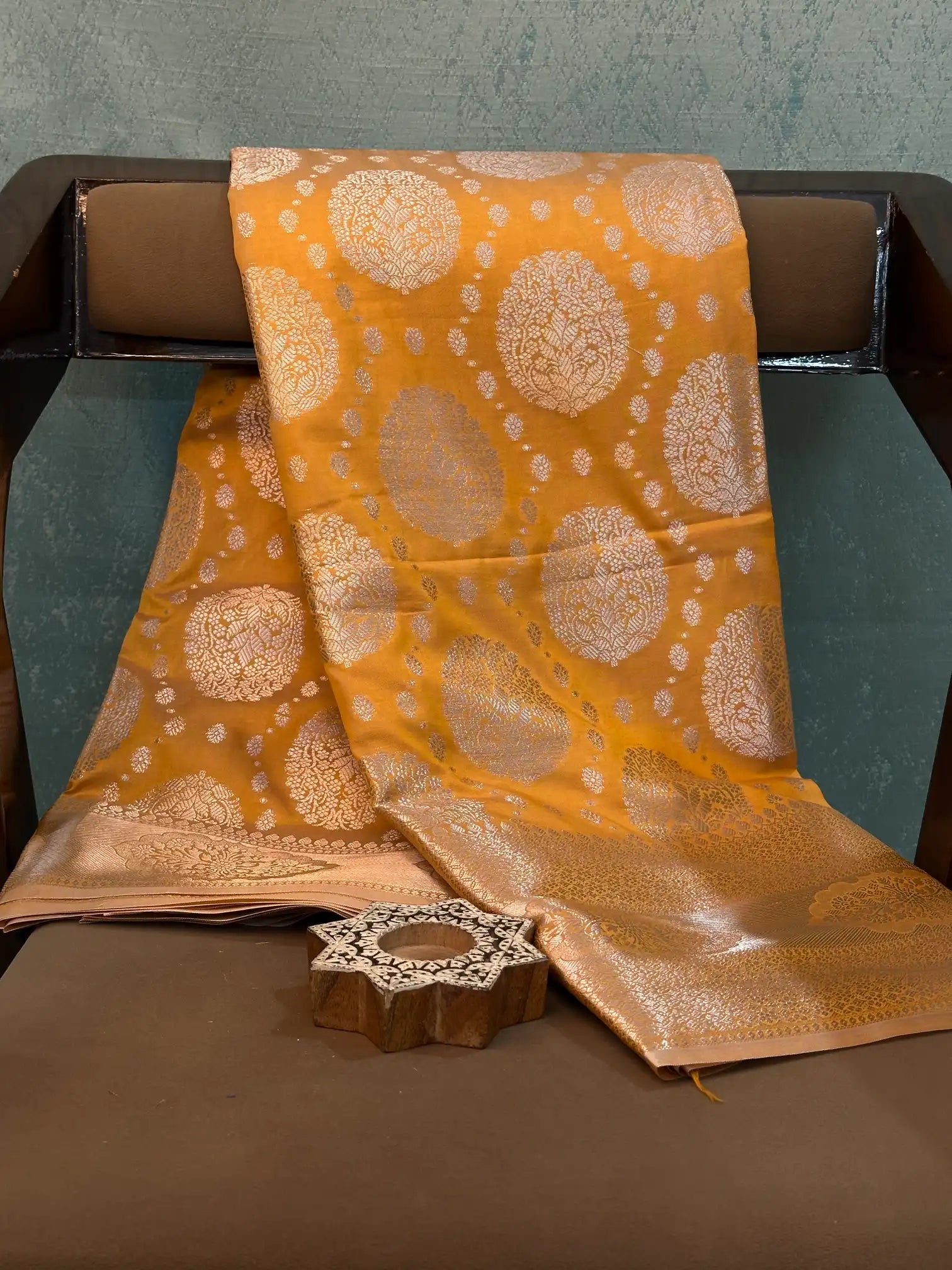 Contemporary Weave Kora Tissue Silk Banarasi Saree