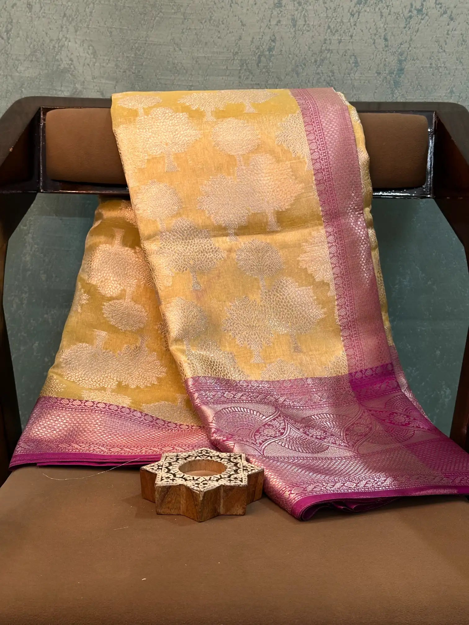 Contemporary Weave Kora Tissue Silk Banarasi Saree