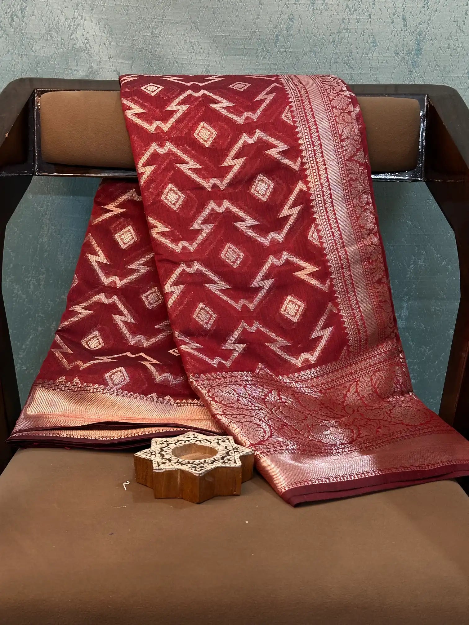 Contemporary Weave Kora Tissue Silk Banarasi Saree
