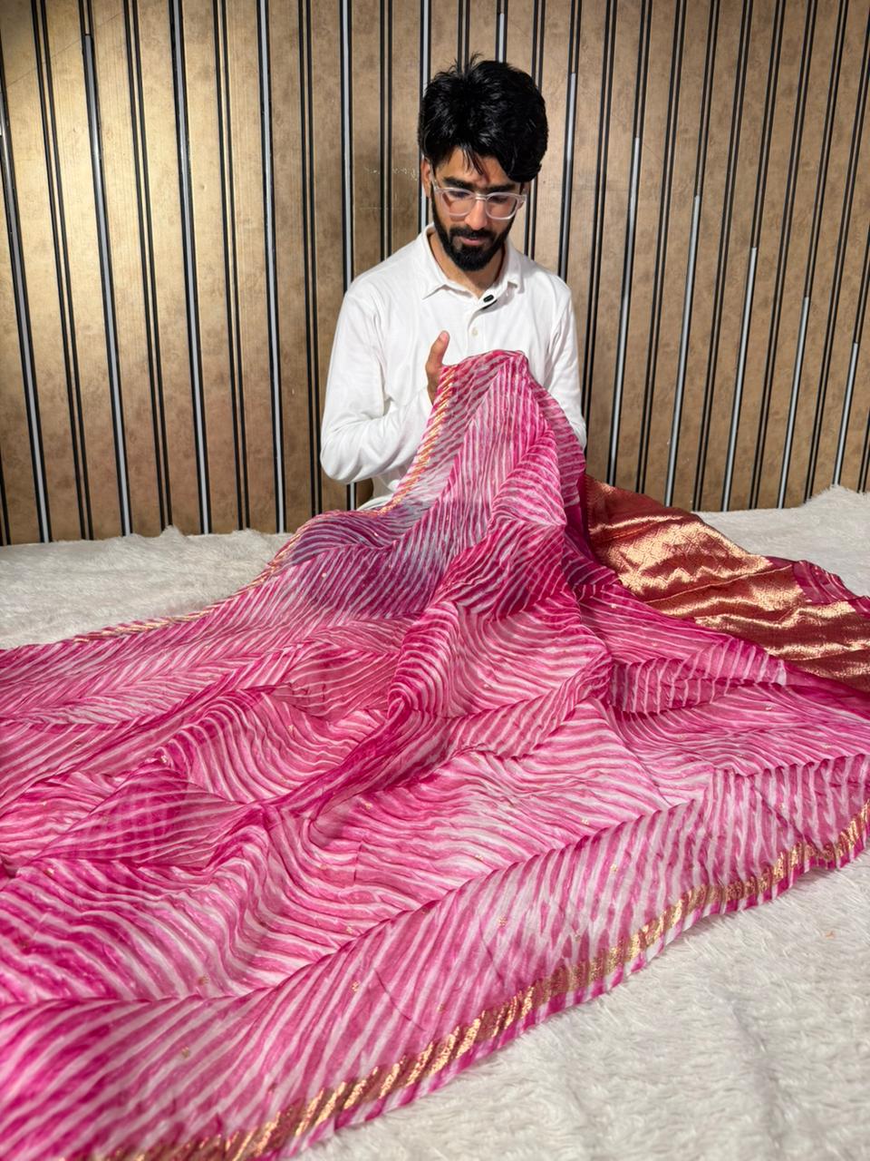 Arashi pink Khaddi Georgette Appliqué Work Saree