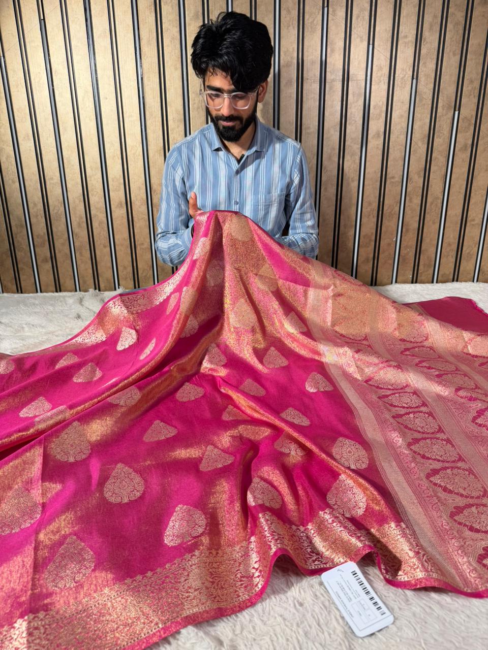 Rusted Majenta Breathable katan Tissue Banarasi Saree