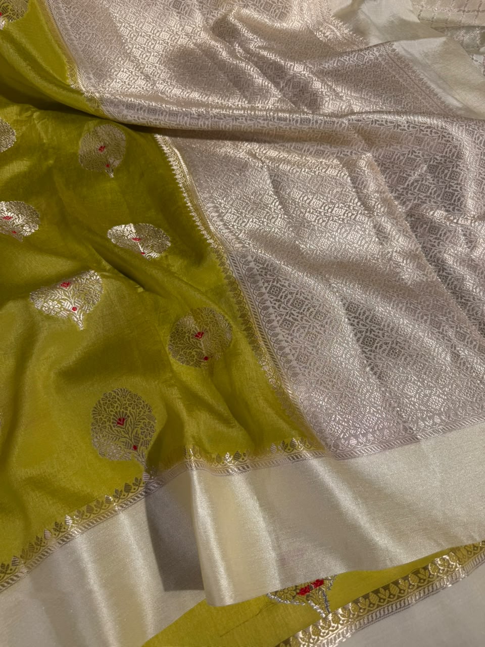 Mehendi Green Comfortable Chinia Silk Banarasi Saree