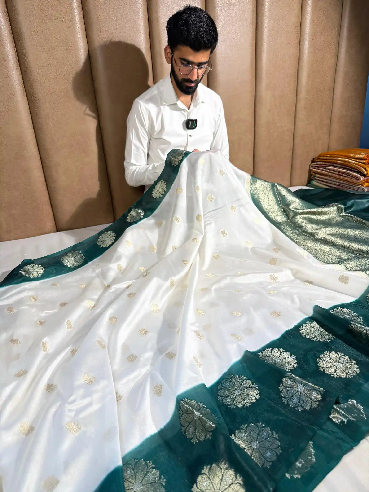White Warm Silk Floral Motifs Banarasi Saree