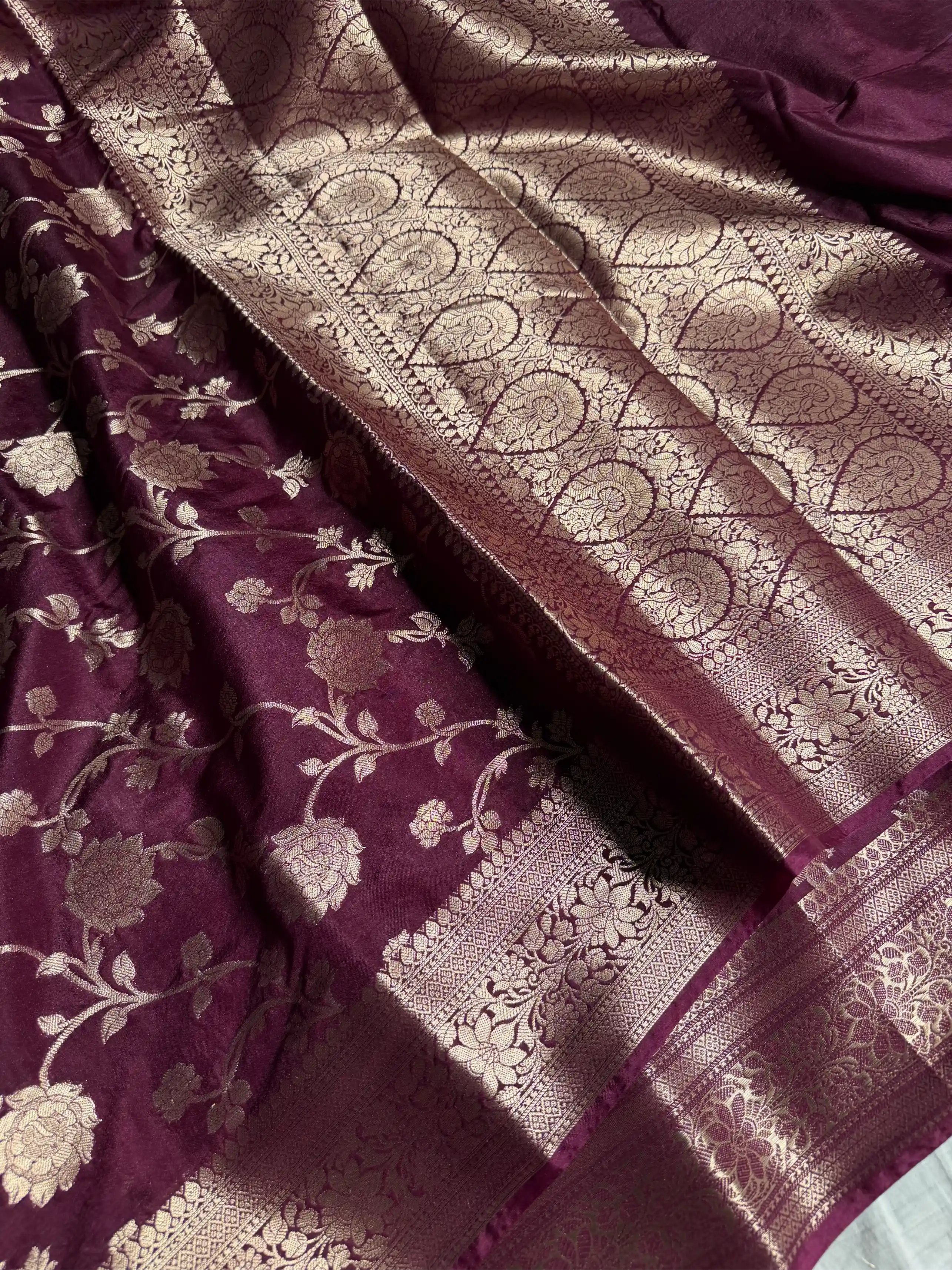 Wine Shade Chinia Silk Floral Weave Banarasi Saree