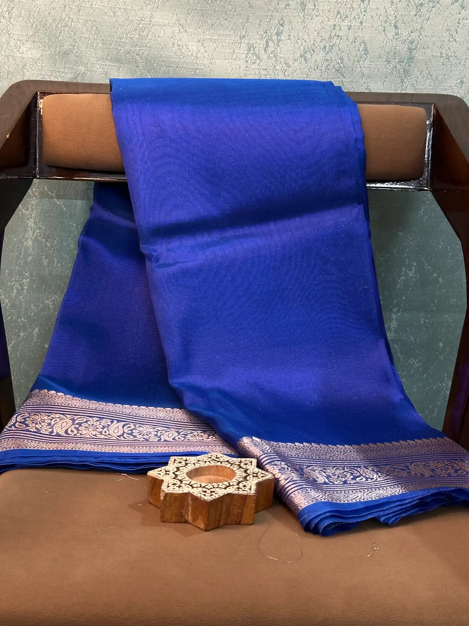 Contemporary Weave Kora Tissue Silk Banarasi Saree