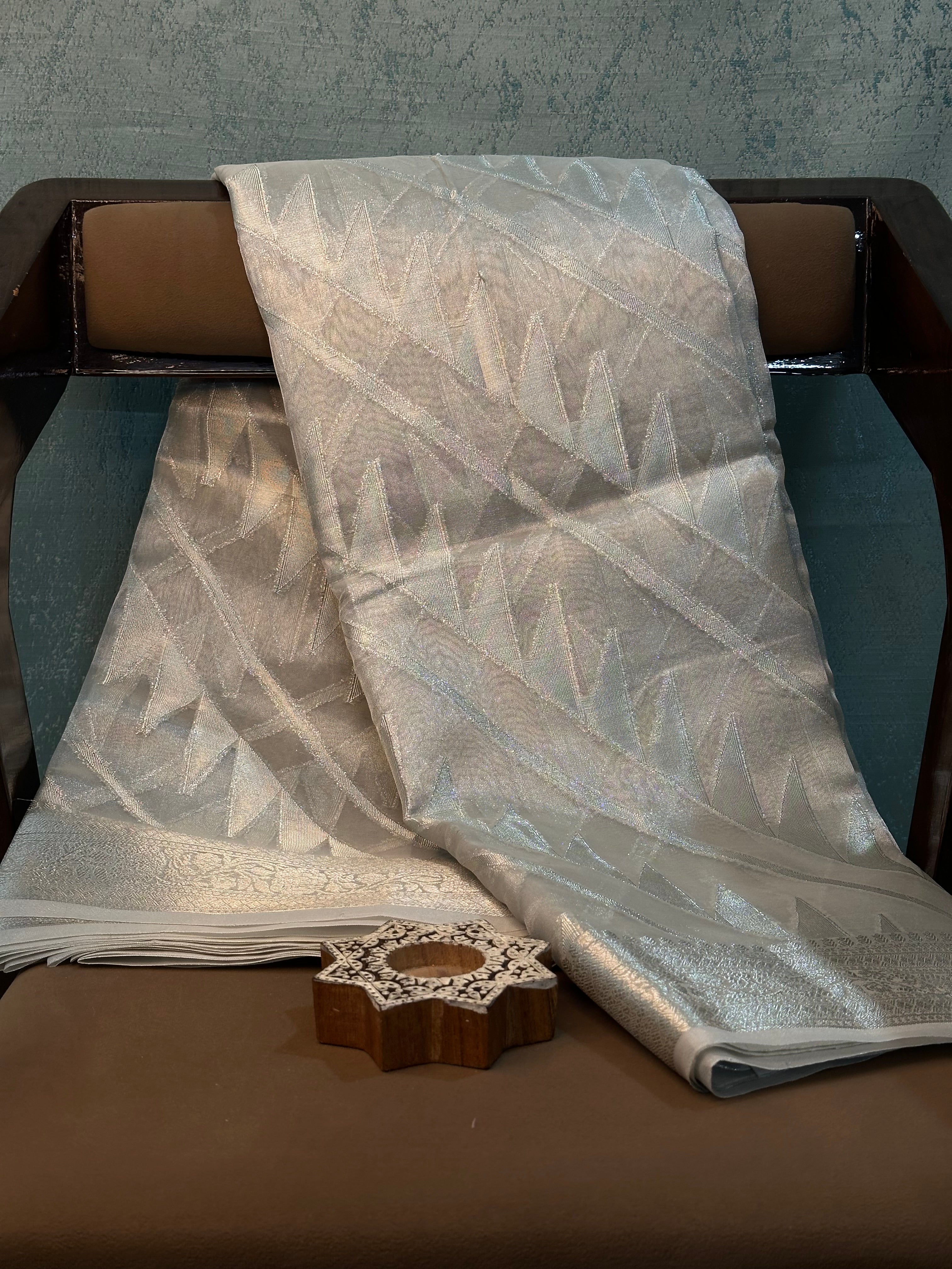 Contemporary Weave Kora Tissue Silk Banarasi Saree