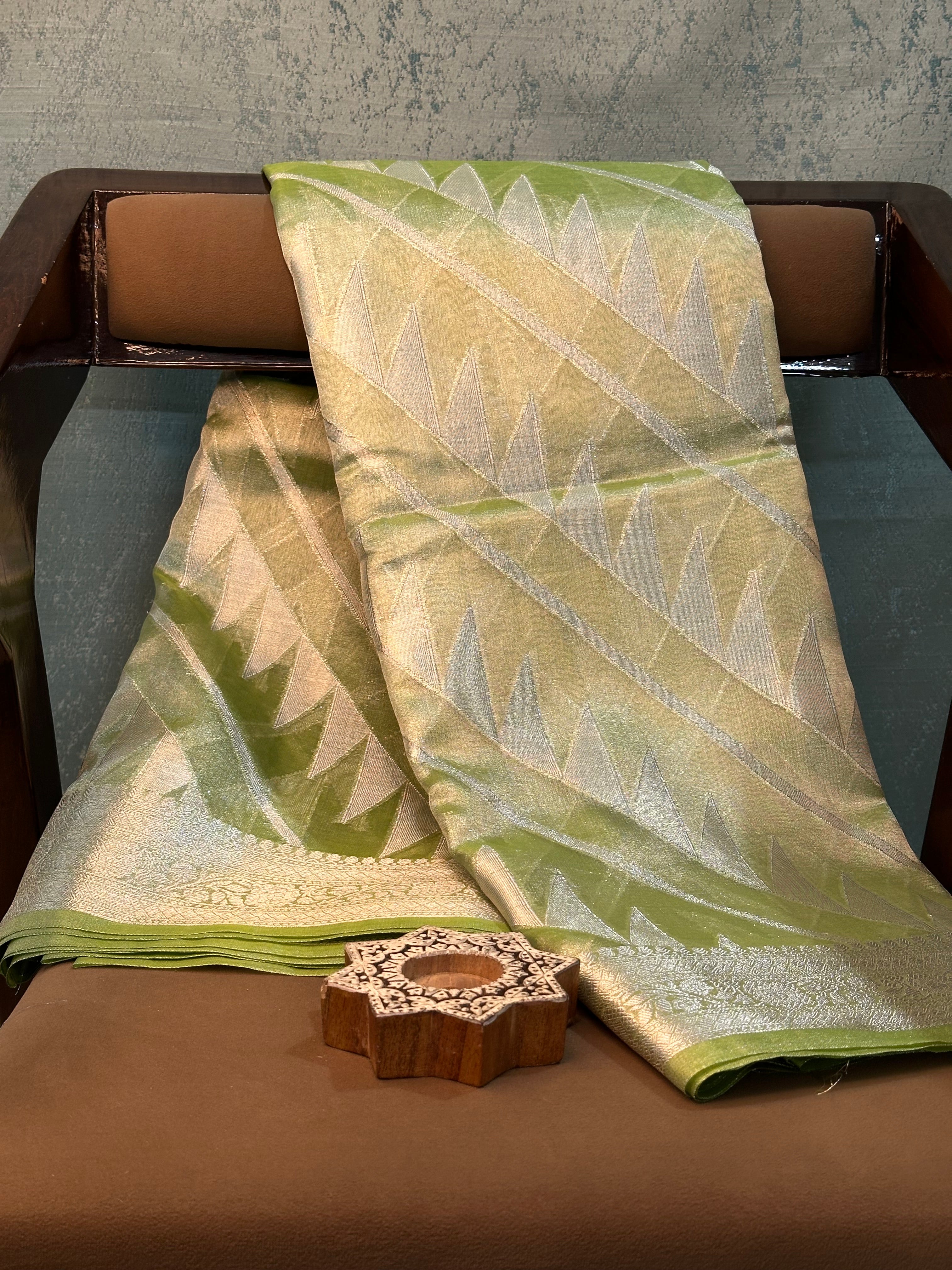 Contemporary Weave Kora Tissue Silk Banarasi Saree