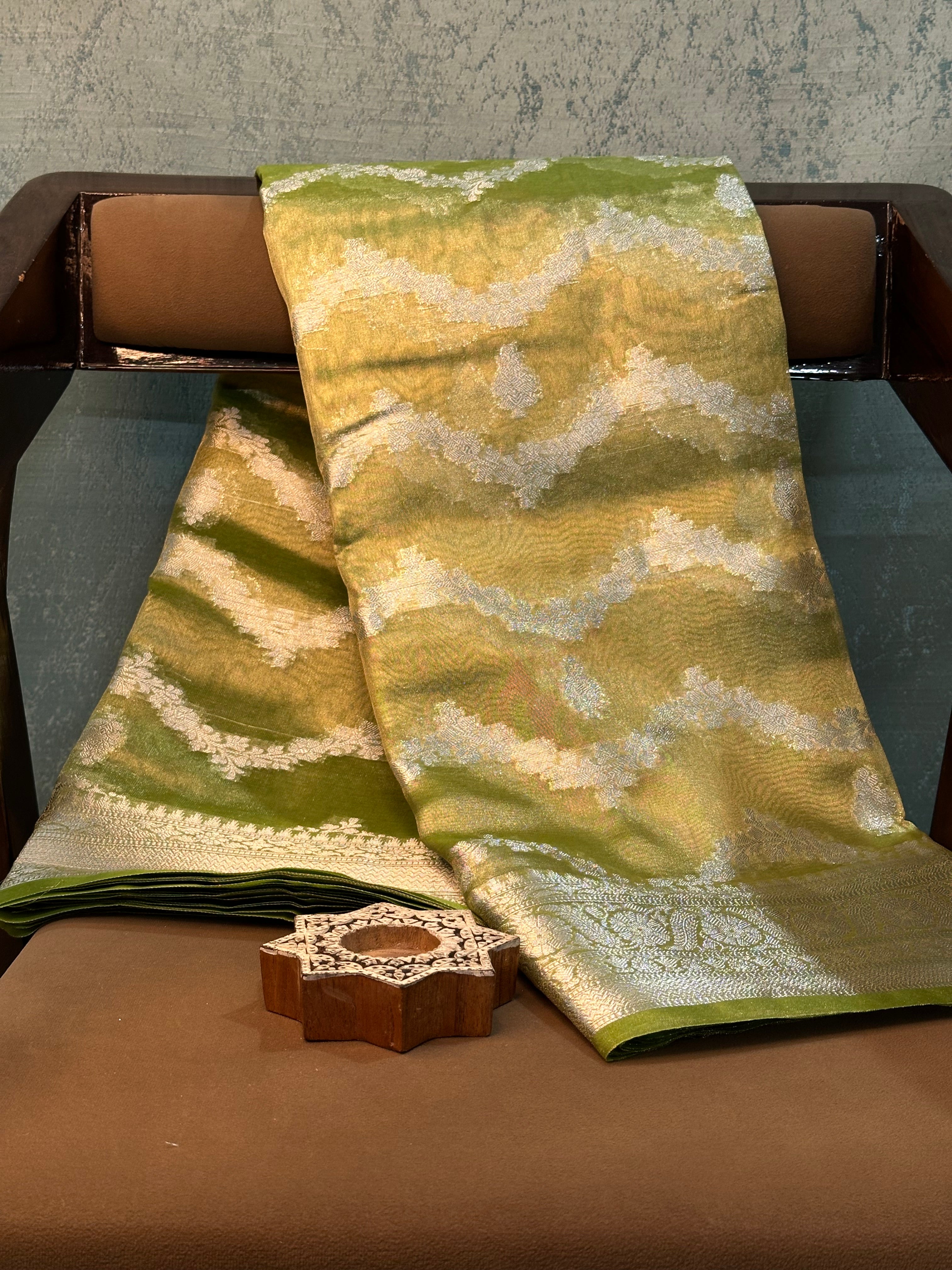 Contemporary Weave Kora Tissue Silk Banarasi Saree