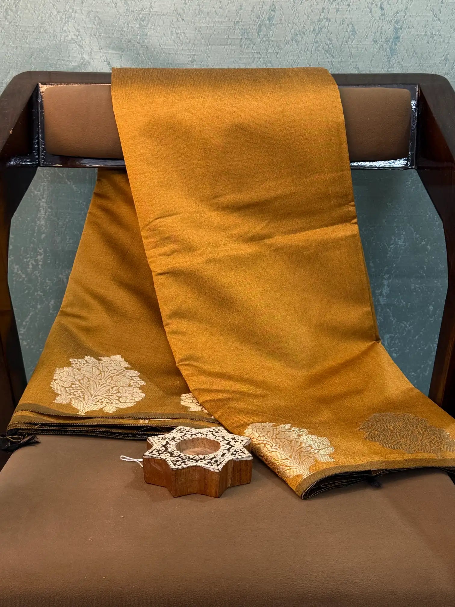 Contemporary Weave Kora Tissue Silk Banarasi Saree