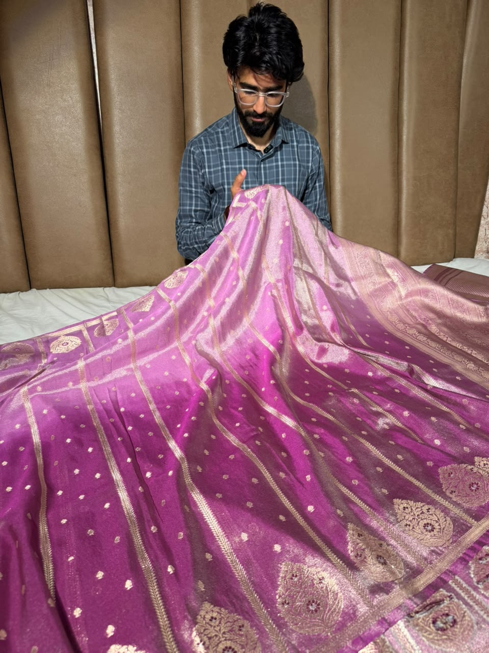 Ombré pink soft breathable tissue Banarasi saree
