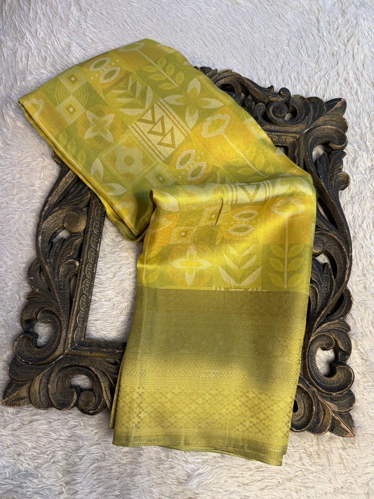 Trending Softsilk Jacquard Unique Banarasi Saree