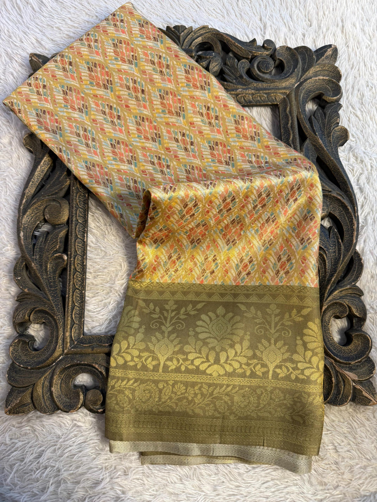 Trending Softsilk Jacquard Unique Banarasi Saree