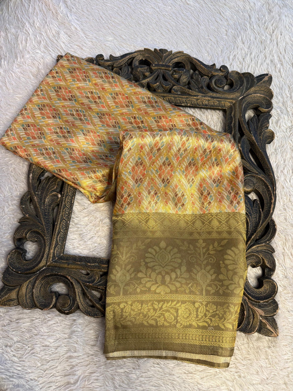 Trending Softsilk Jacquard Unique Banarasi Saree