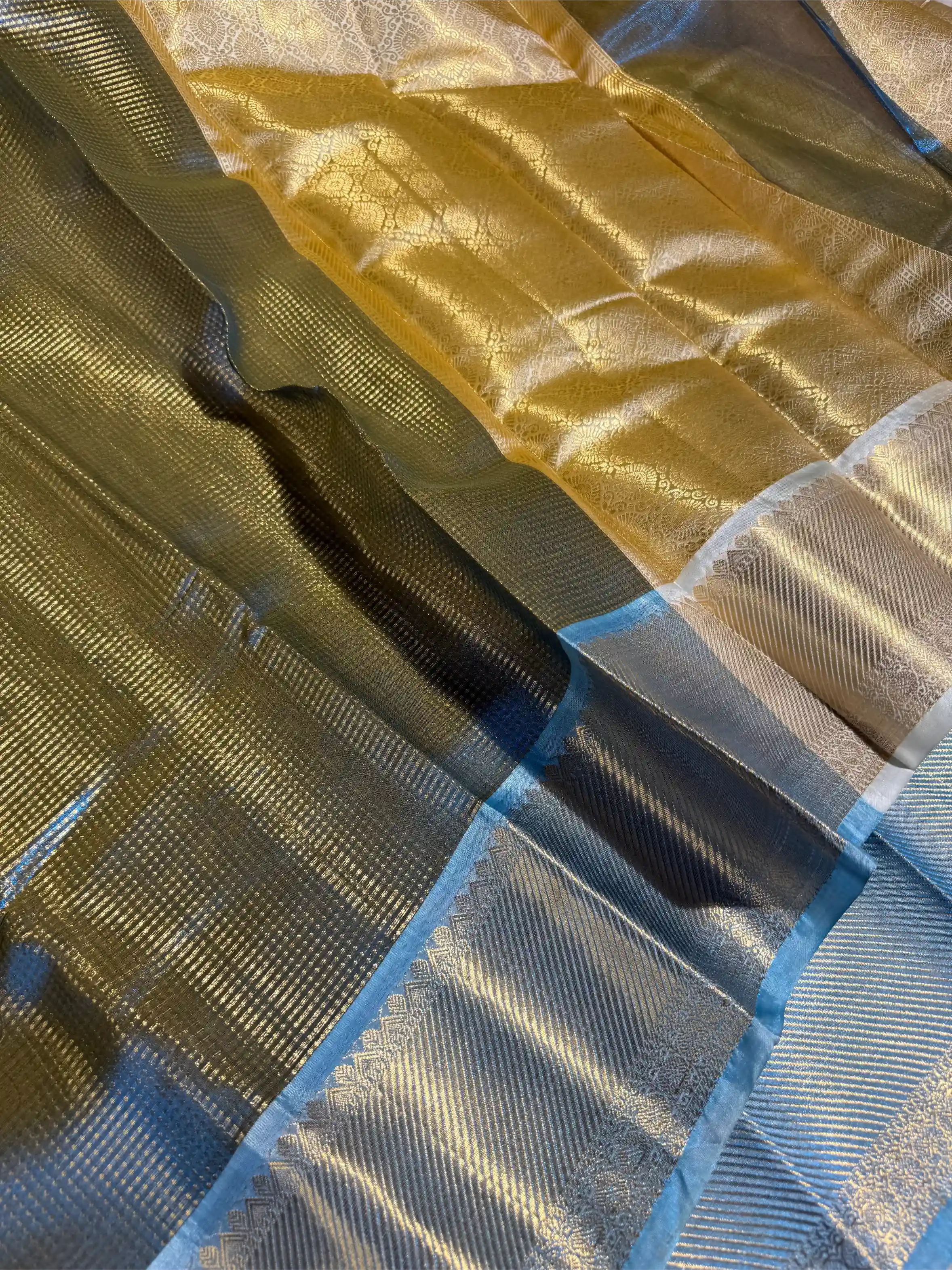 Dual Shaded Metallic Tissue Silk Traditional Banarasi Saree