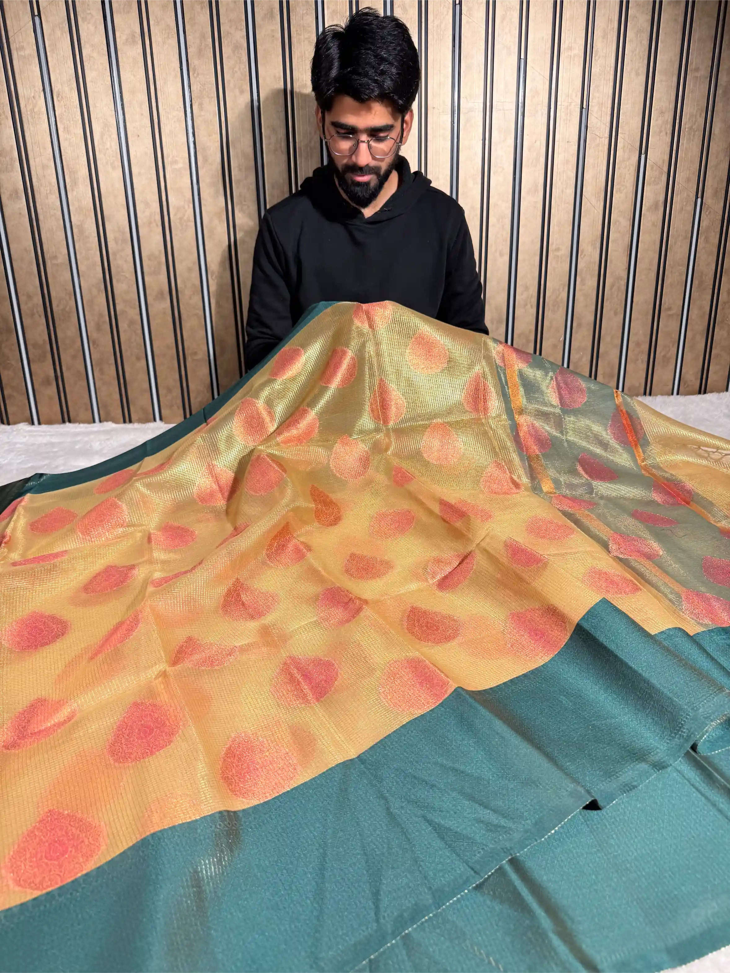 Beautiful Colour Tissue Silk Buta Weave Banarasi Saree