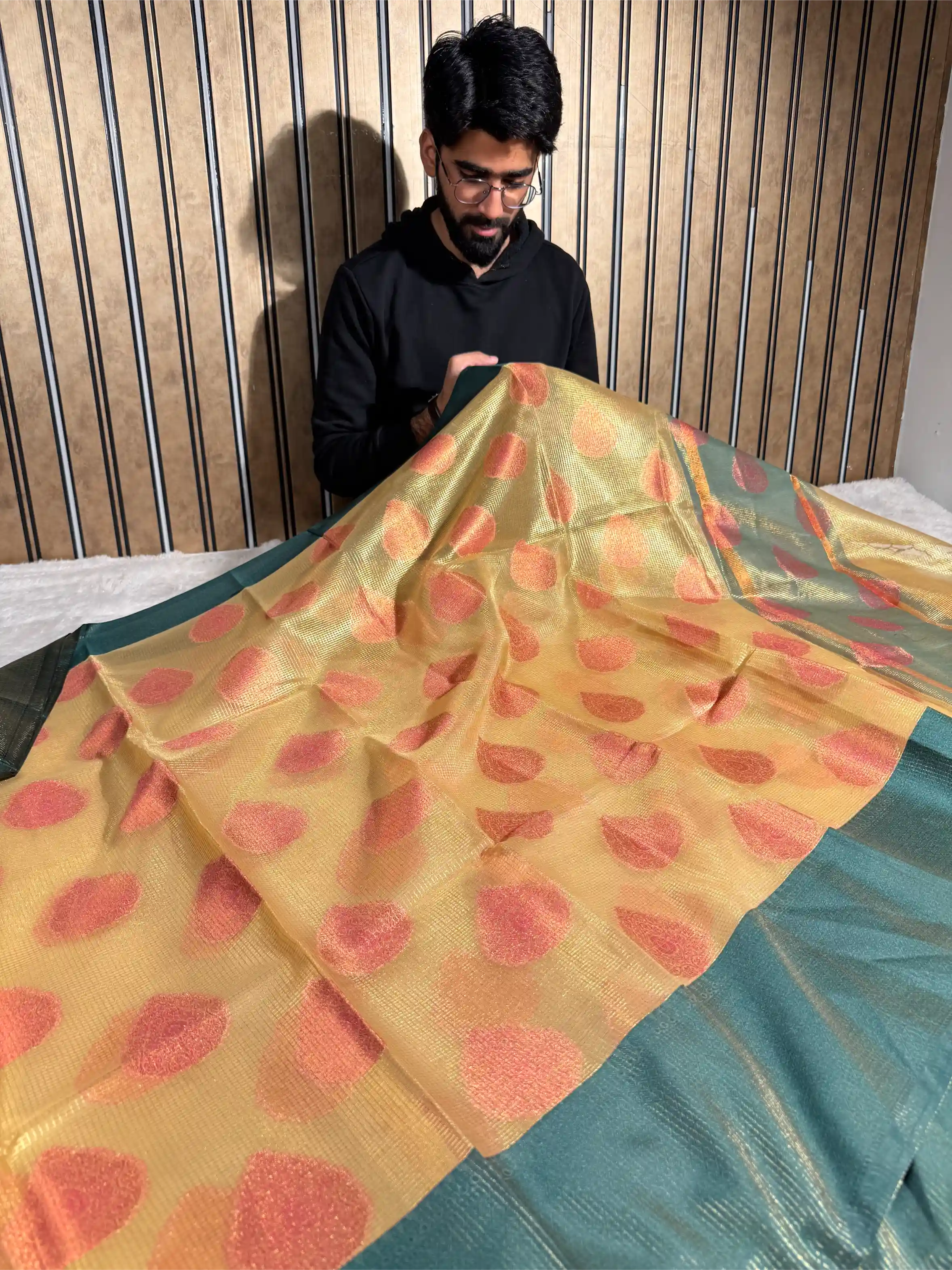 Beautiful Colour Tissue Silk Buta Weave Banarasi Saree