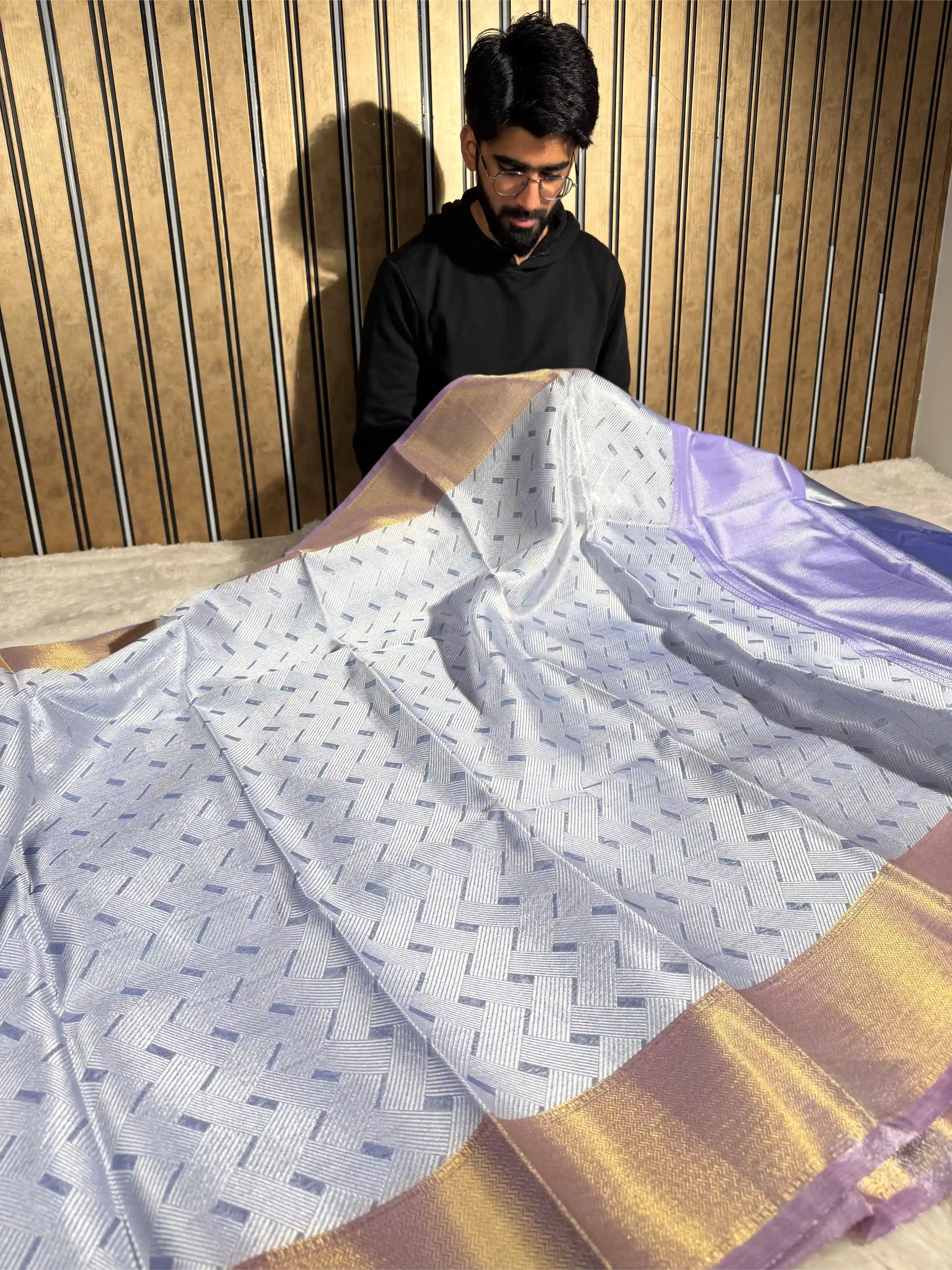 Dual Shaded Voilet Tissue Silk Embossed Banarasi Saree