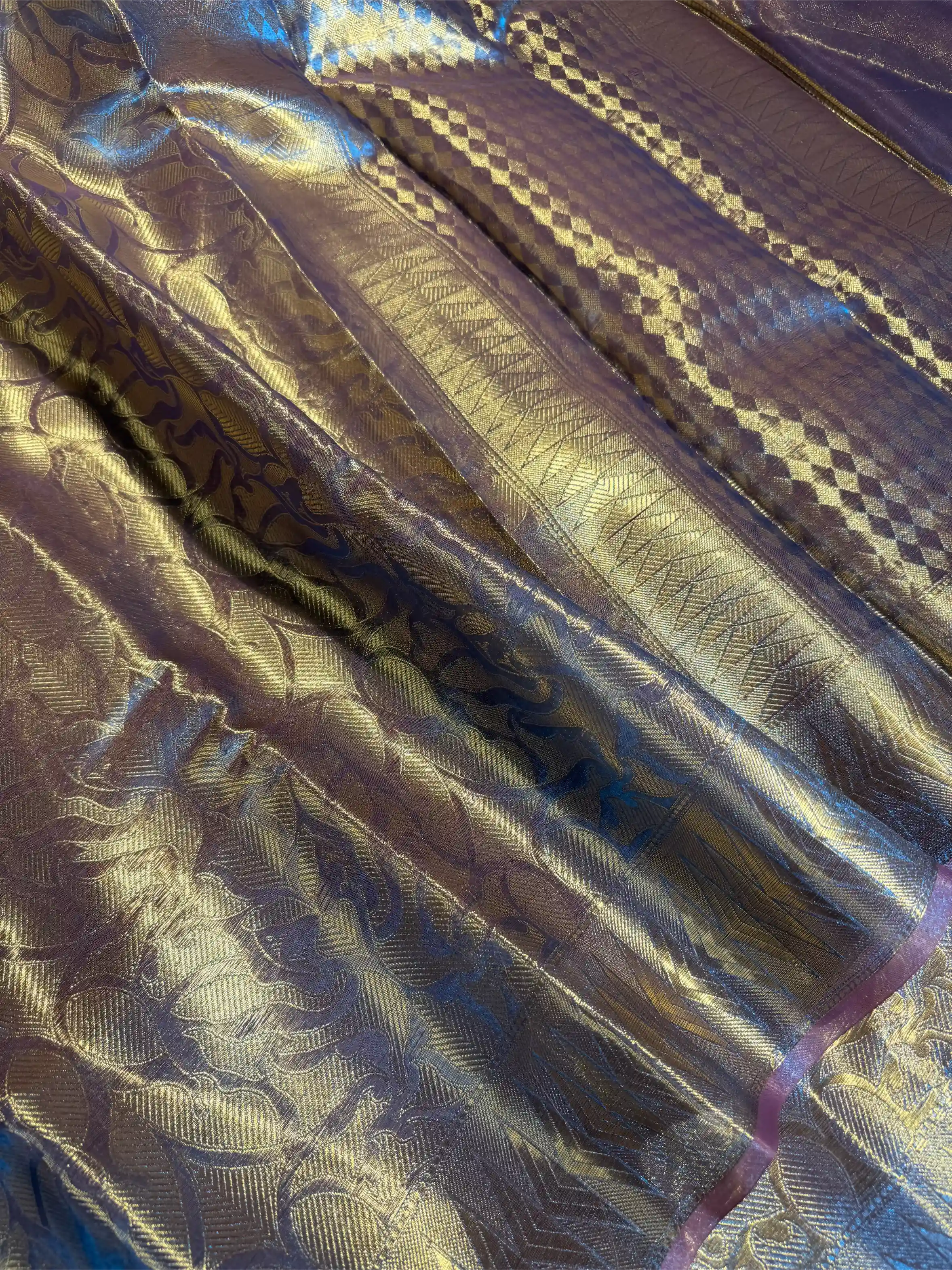 Dual Metallic Shaded Tissue Silk Jacquard Weave Banarasi Saree