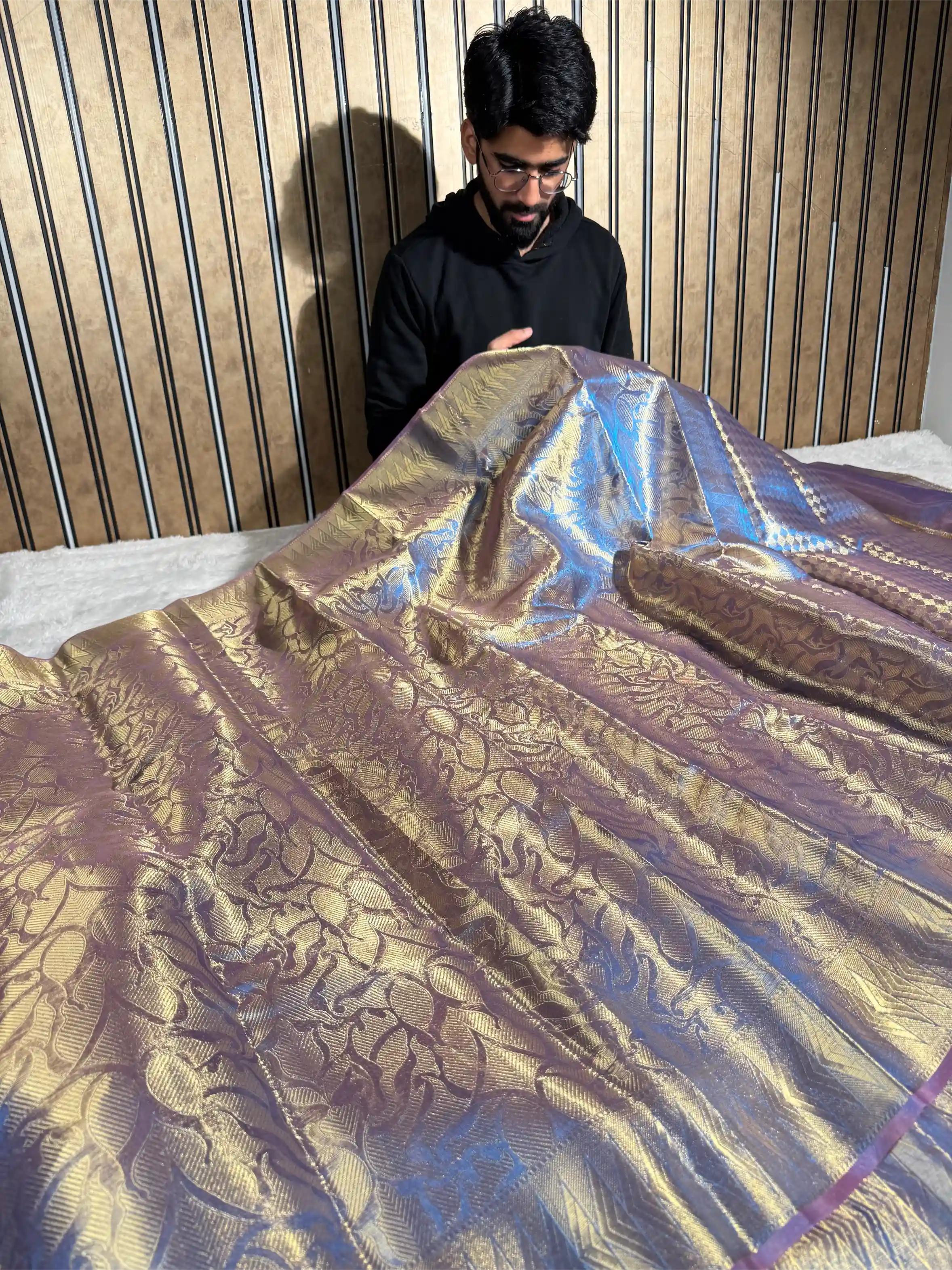 Dual Metallic Shaded Tissue Silk Jacquard Weave Banarasi Saree