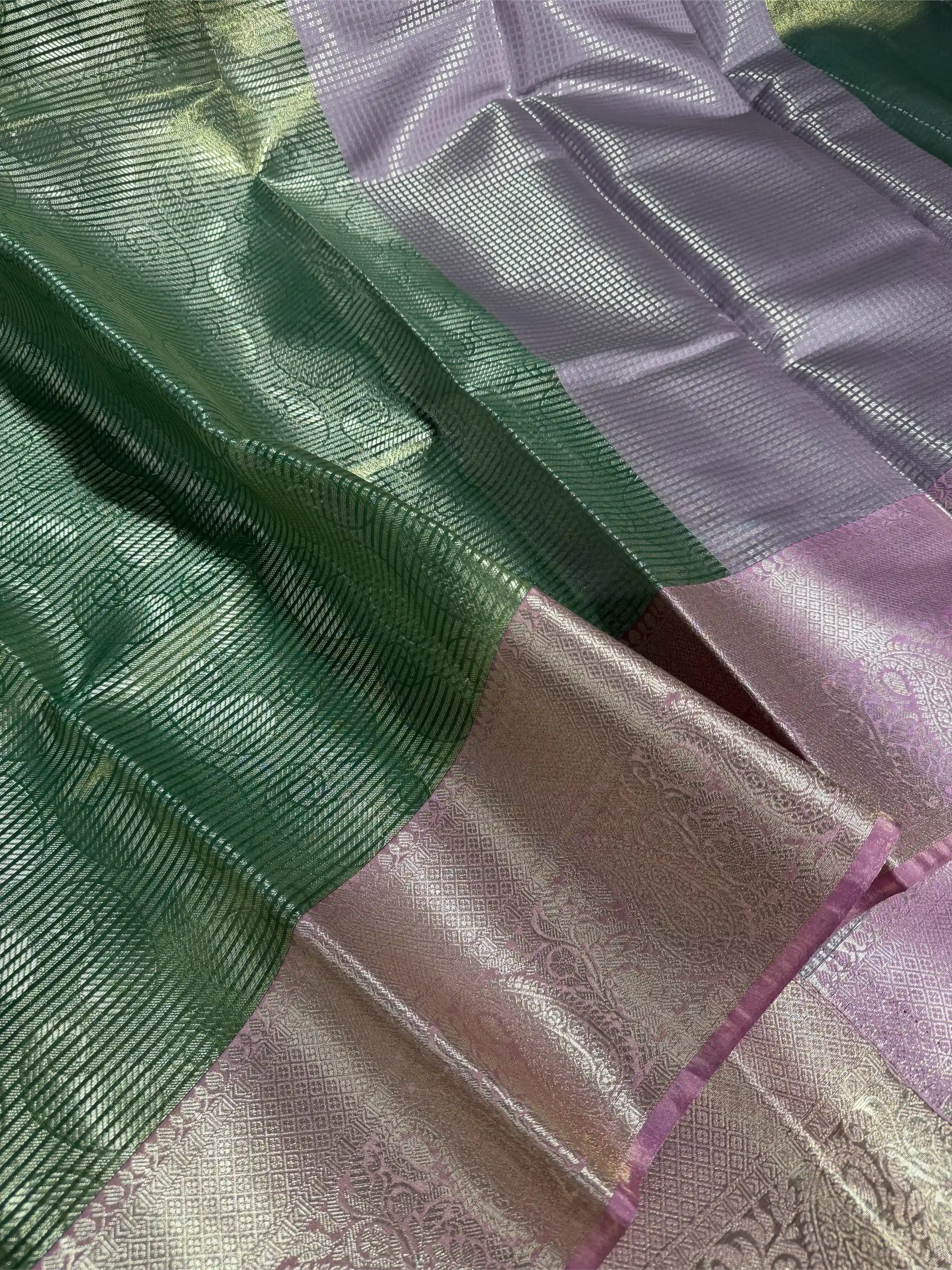 Green Contrast Shade Tissue Silk Eccentric Weave Banarasi Saree