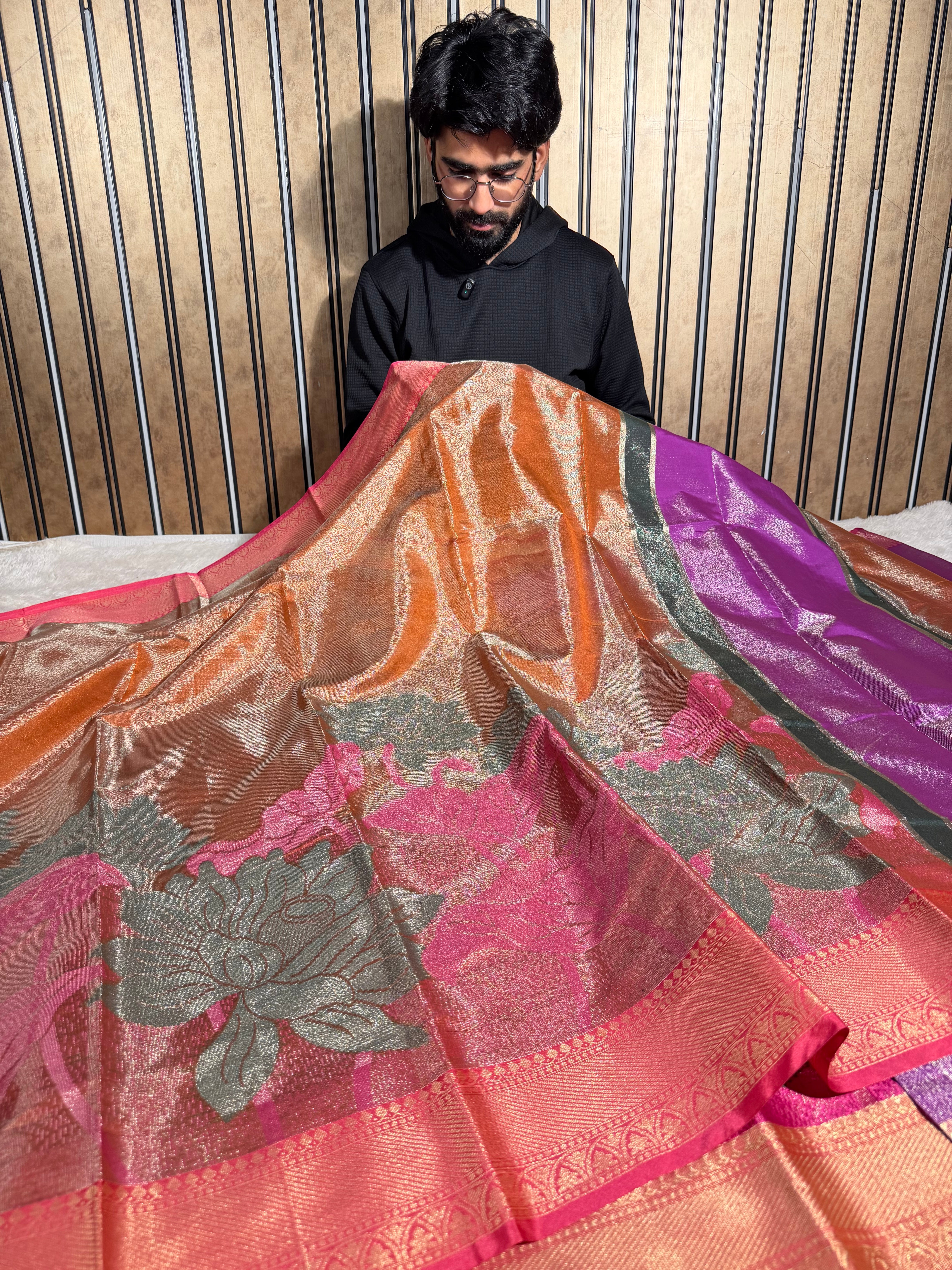 Most Premium banarasi tissue with  exclusive border and rich pallu