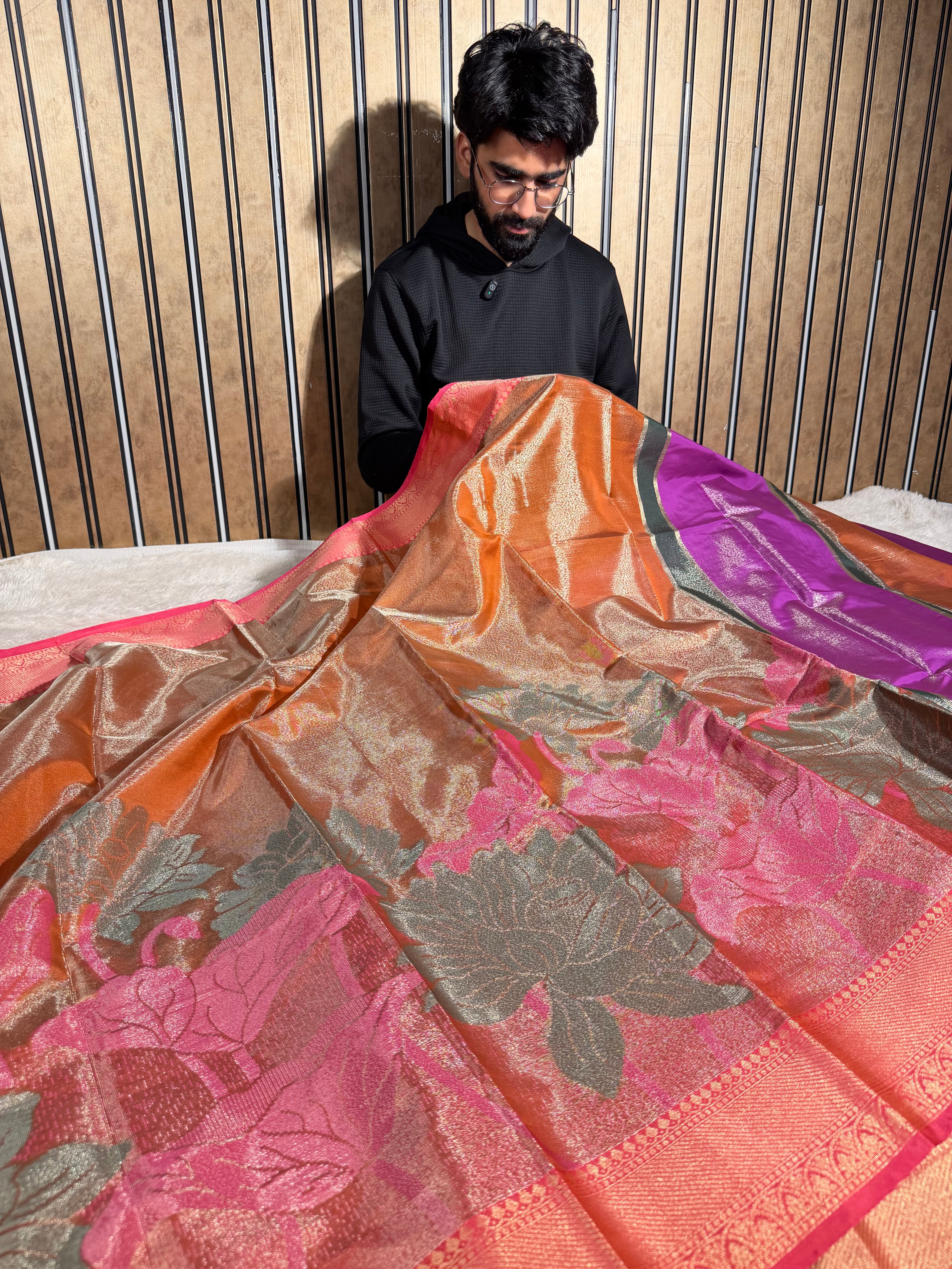 Most Premium banarasi tissue with  exclusive border and rich pallu