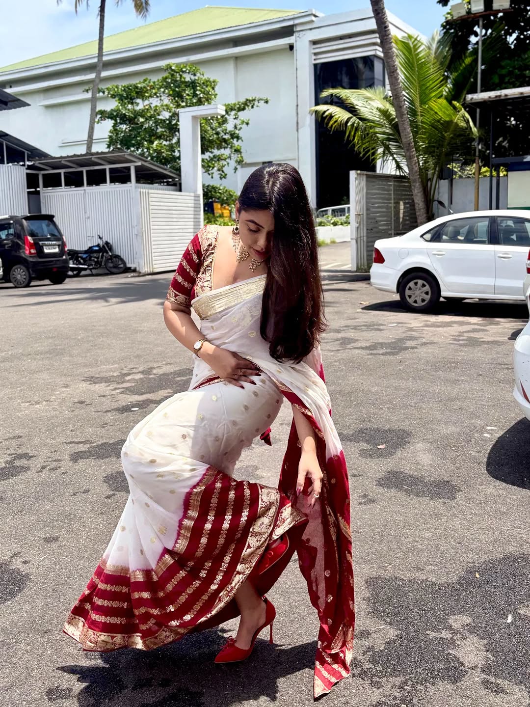 White Red Contrast Viscose Georgette Banarasi Saree