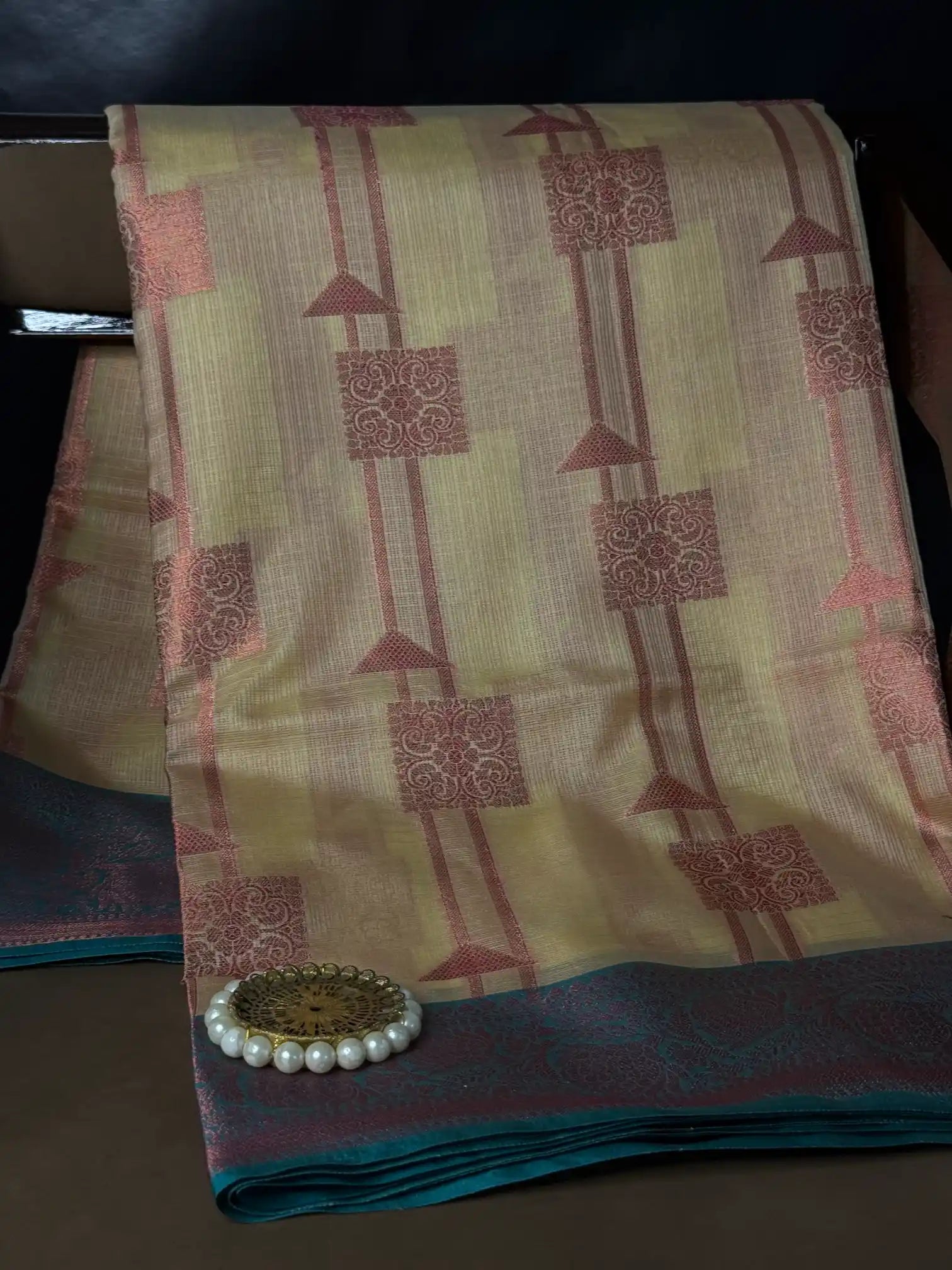 Eccentric Traditional Softsilk Banarasi saree