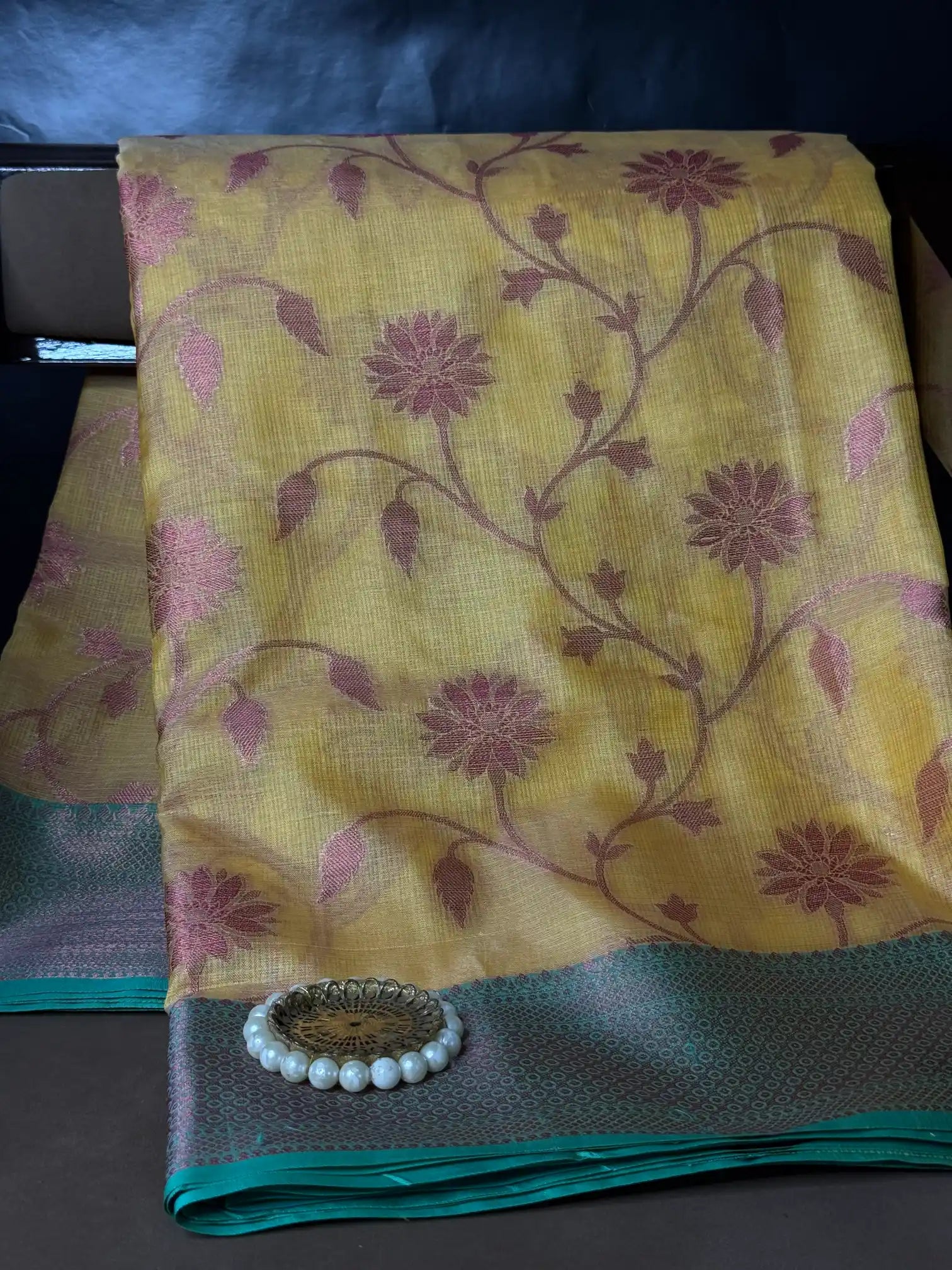 Eccentric Traditional Softsilk Banarasi saree
