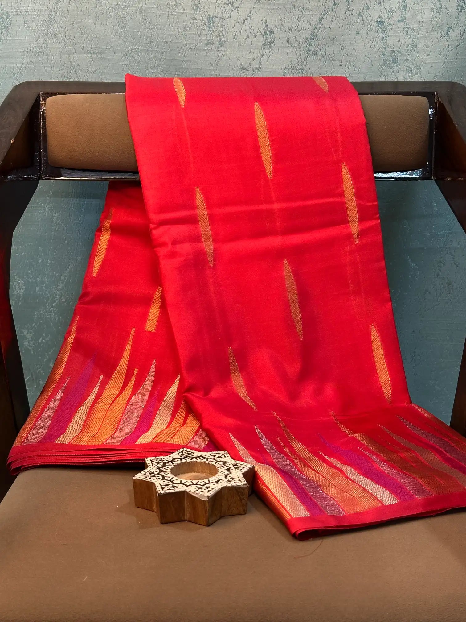 Contemporary Weave Kora Tissue Silk Banarasi Saree