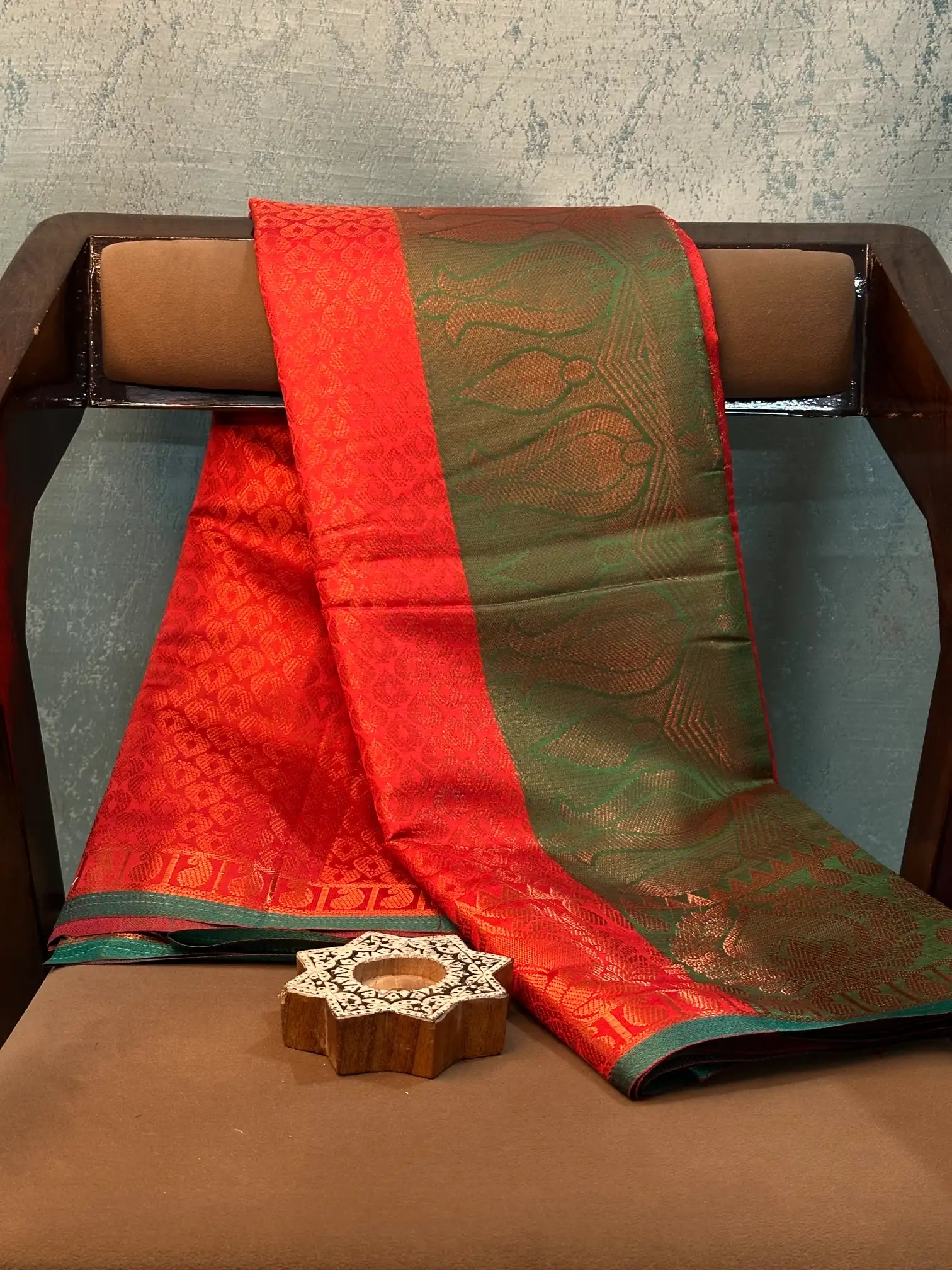 Contemporary Weave Kora Tissue Silk Banarasi Saree