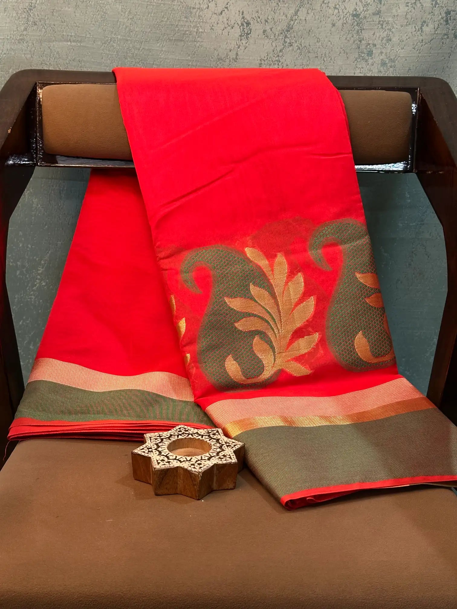 Contemporary Weave Kora Tissue Silk Banarasi Saree
