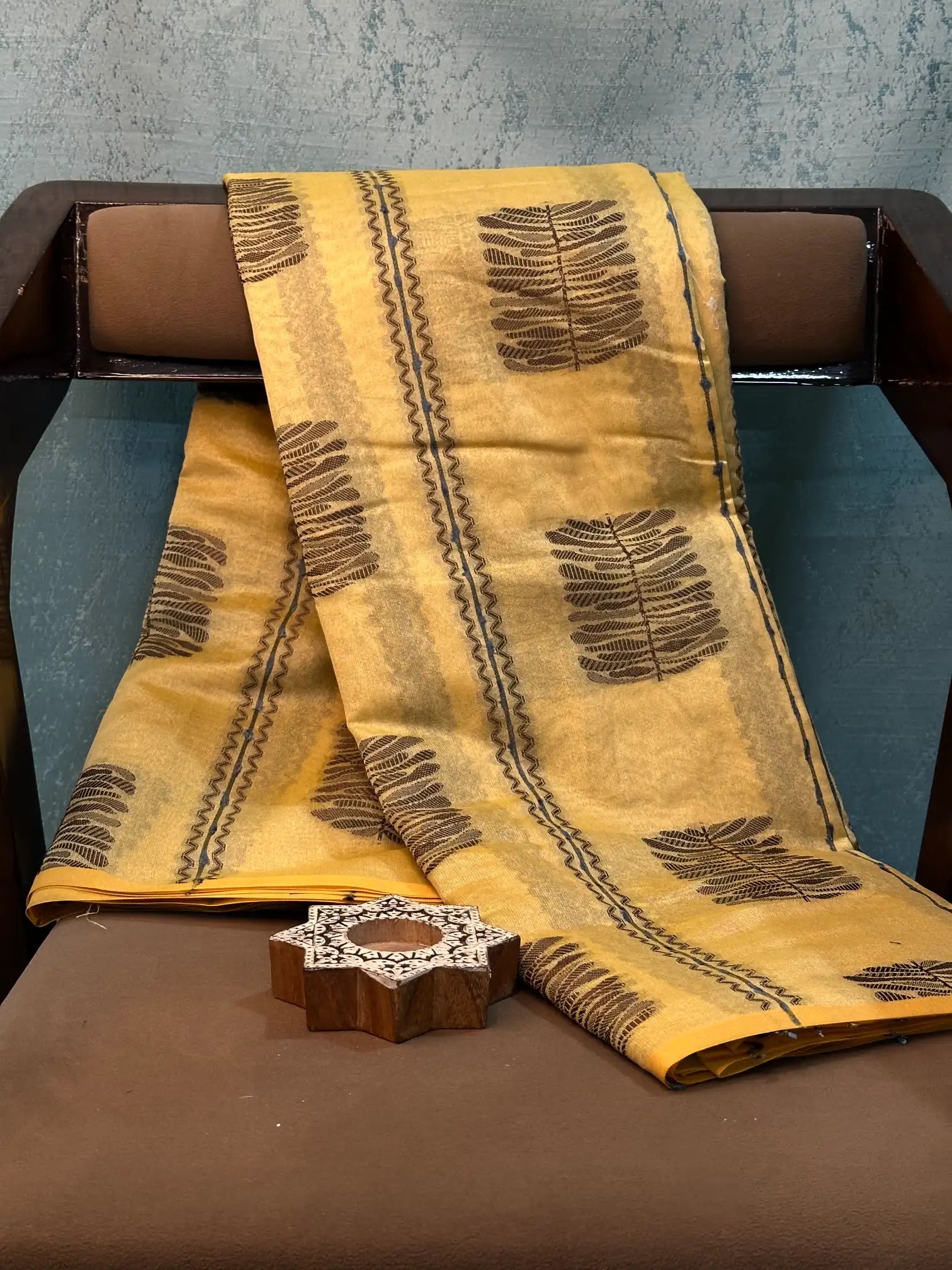 Contemporary Weave Kora Tissue Silk Banarasi Saree