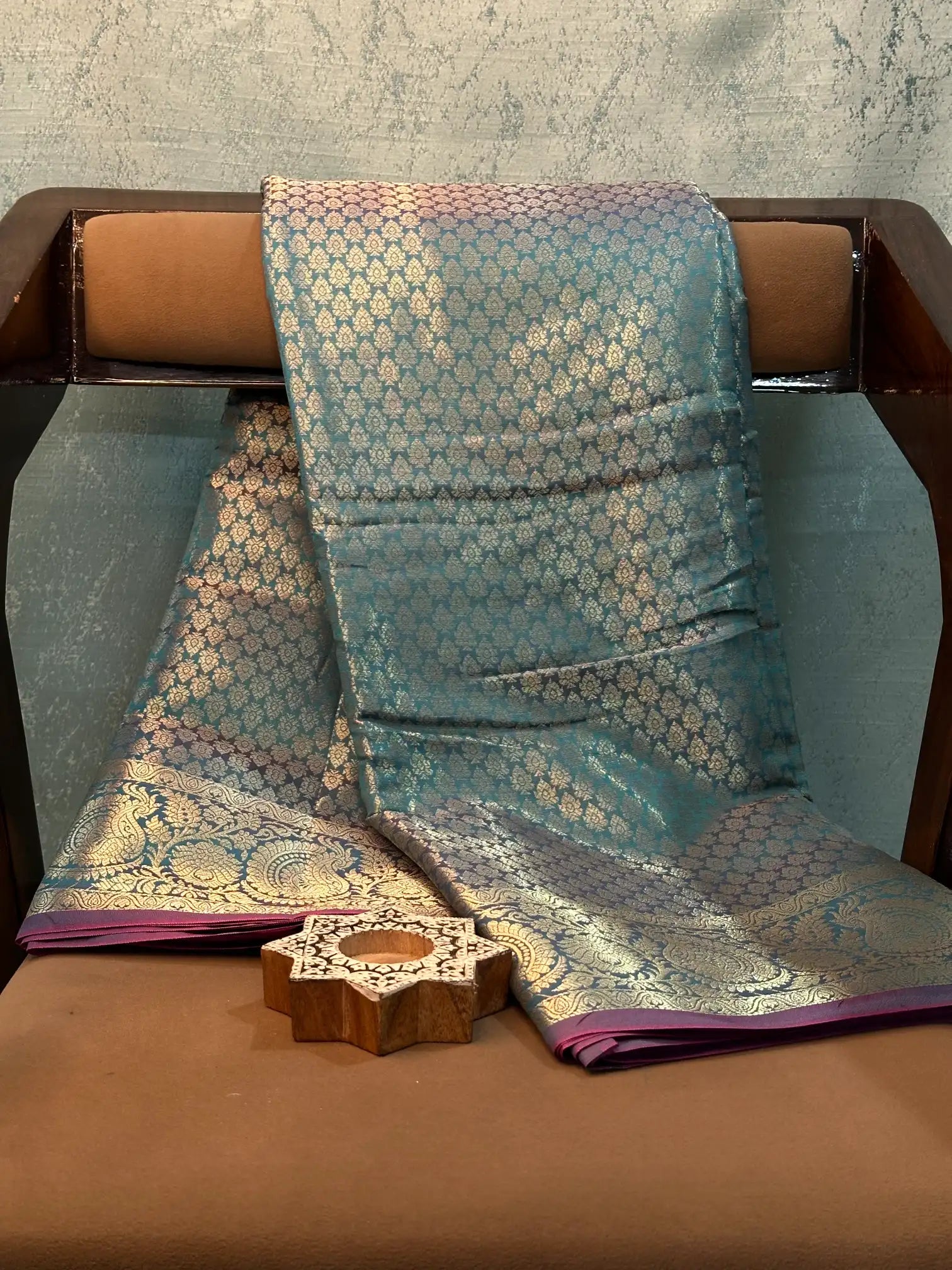 Contemporary Weave Kora Tissue Silk Banarasi Saree