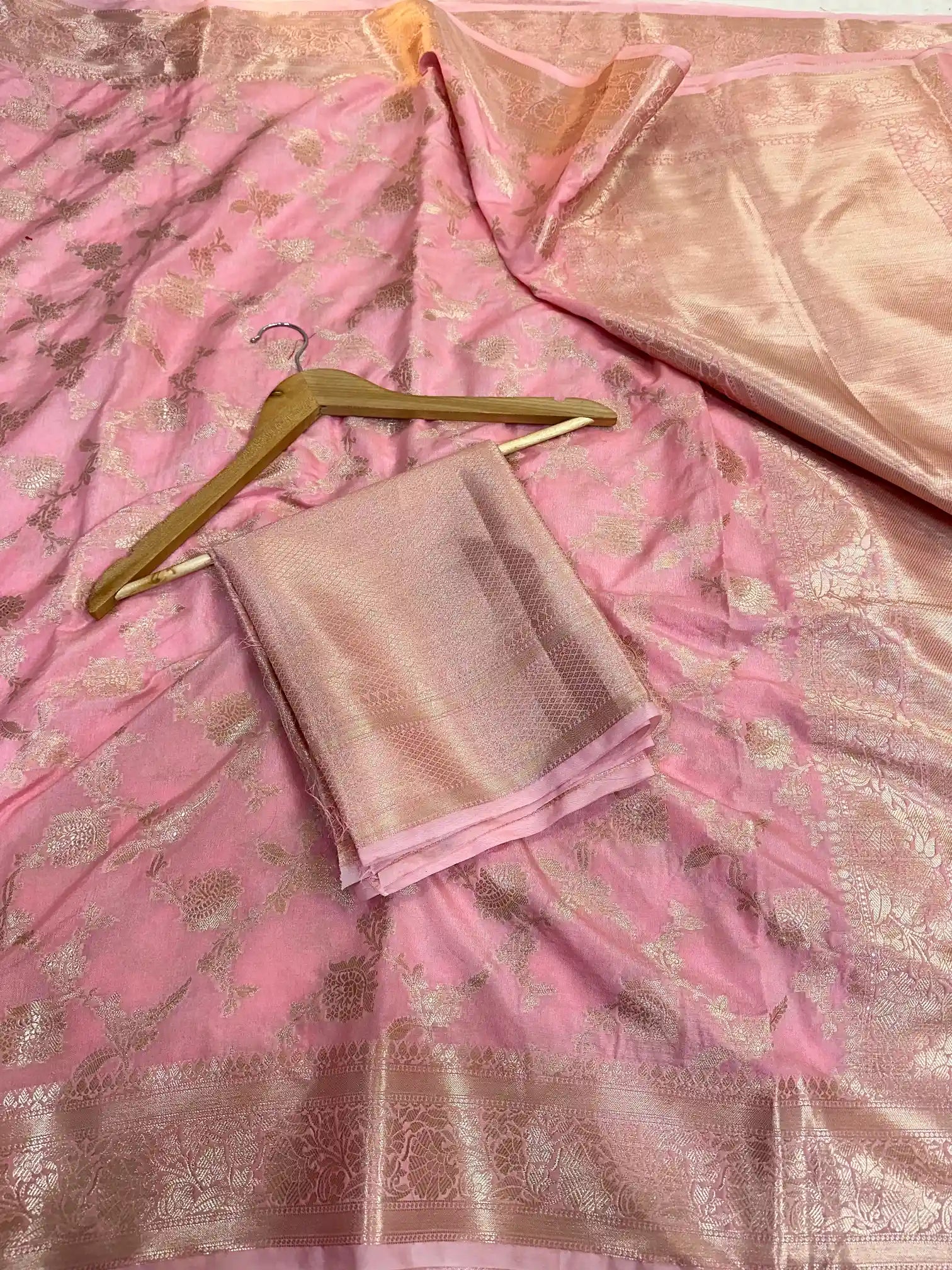 Baby Pink Chiniya Silk Golden Zari Floral Weave Banarasi Saree
