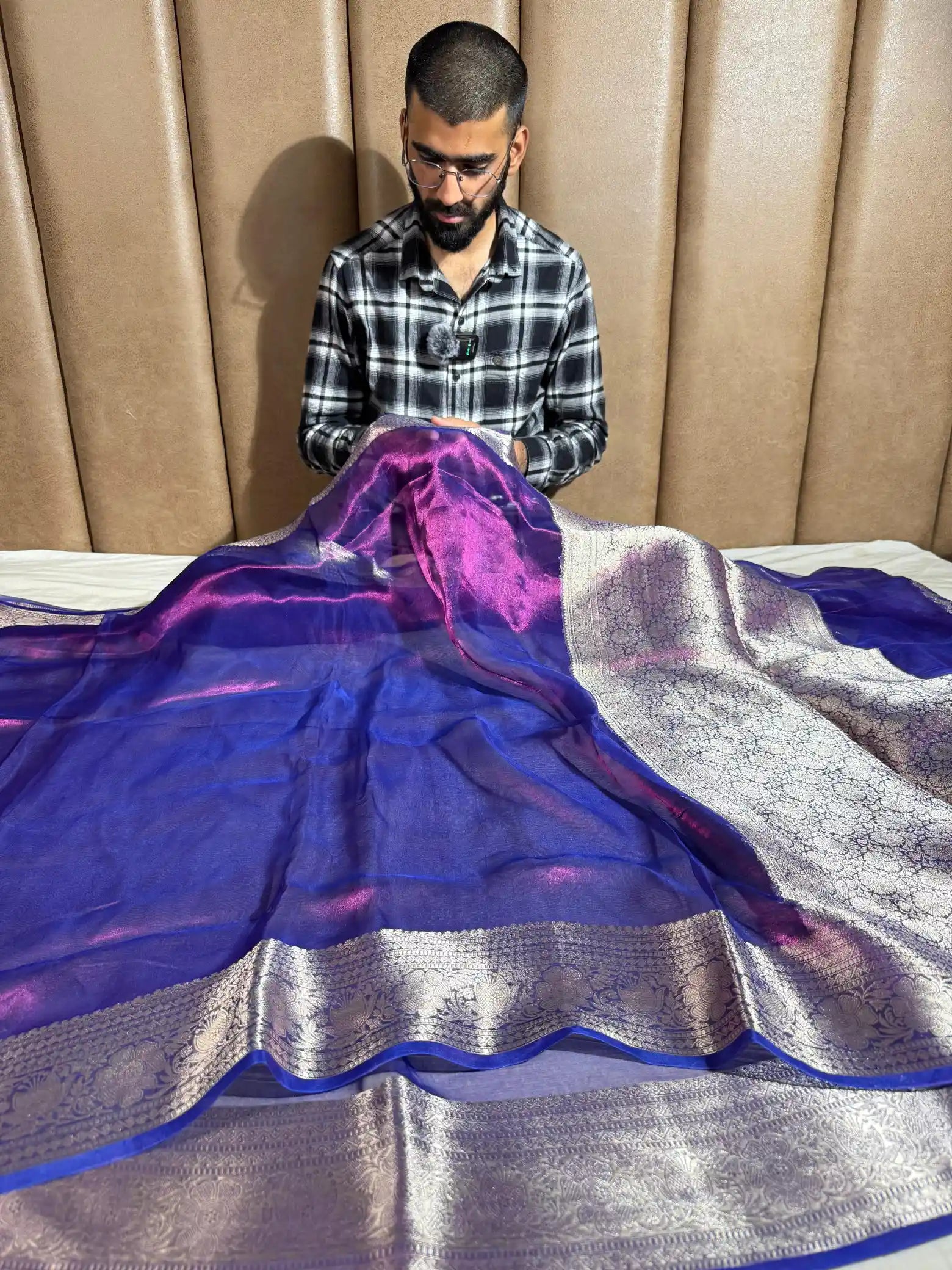 Baigani Colour in Dual Shaded Look Pure Tissue Silk Banarasi Saree