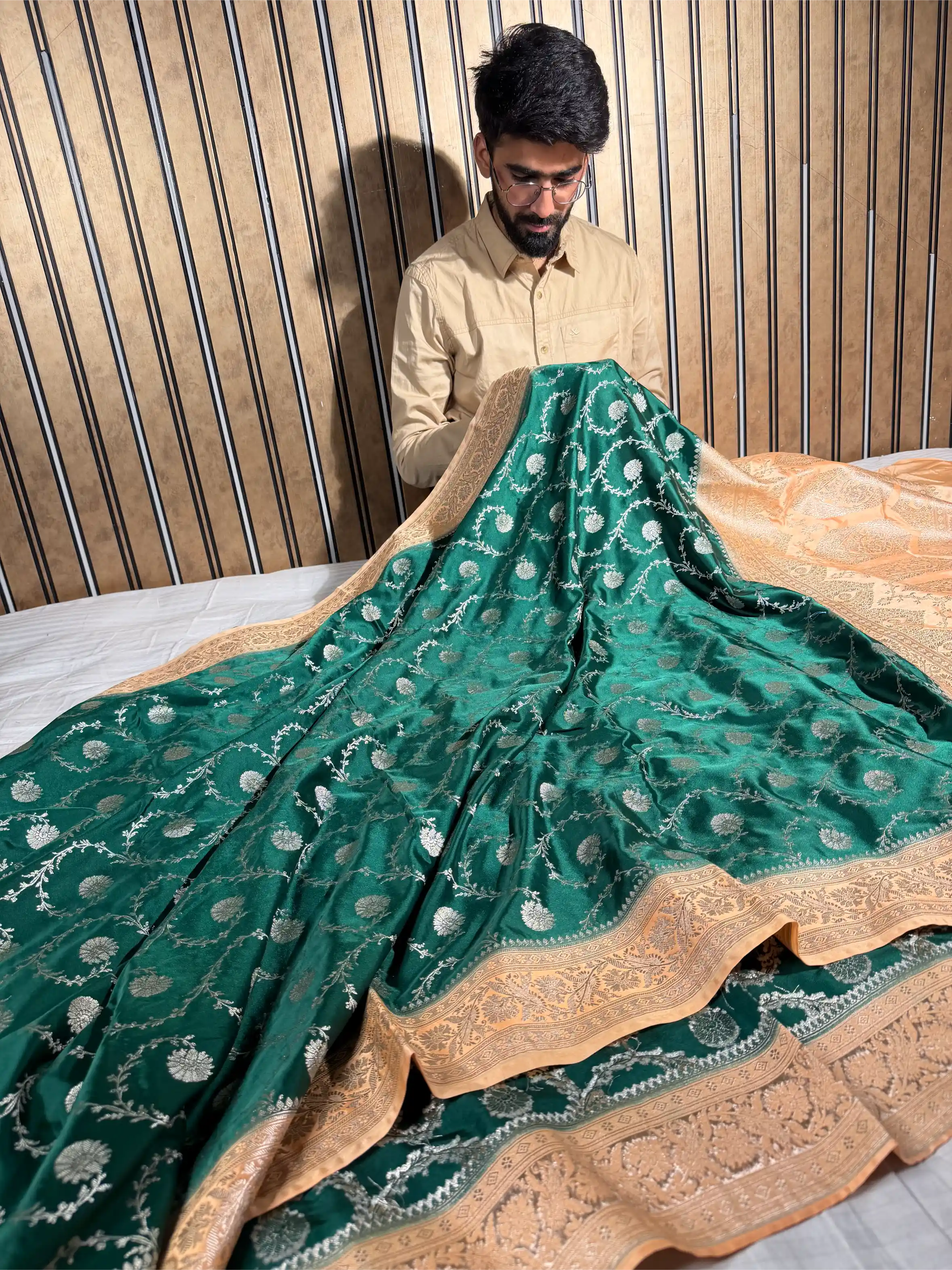 Bottle Green Contrast Mashru Katan Banarasi Saree 