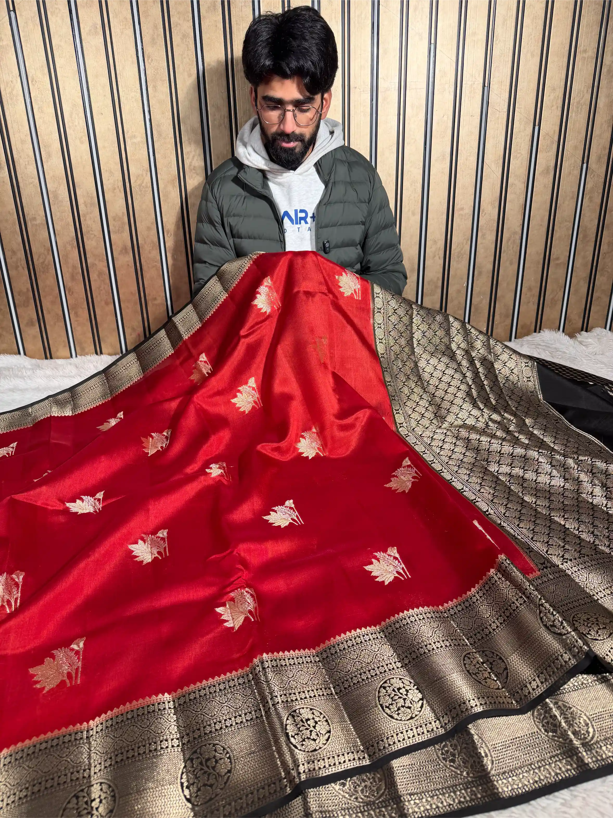 Bridal Red Pure Mango Silk Eccentric Buta Banarasi Saree