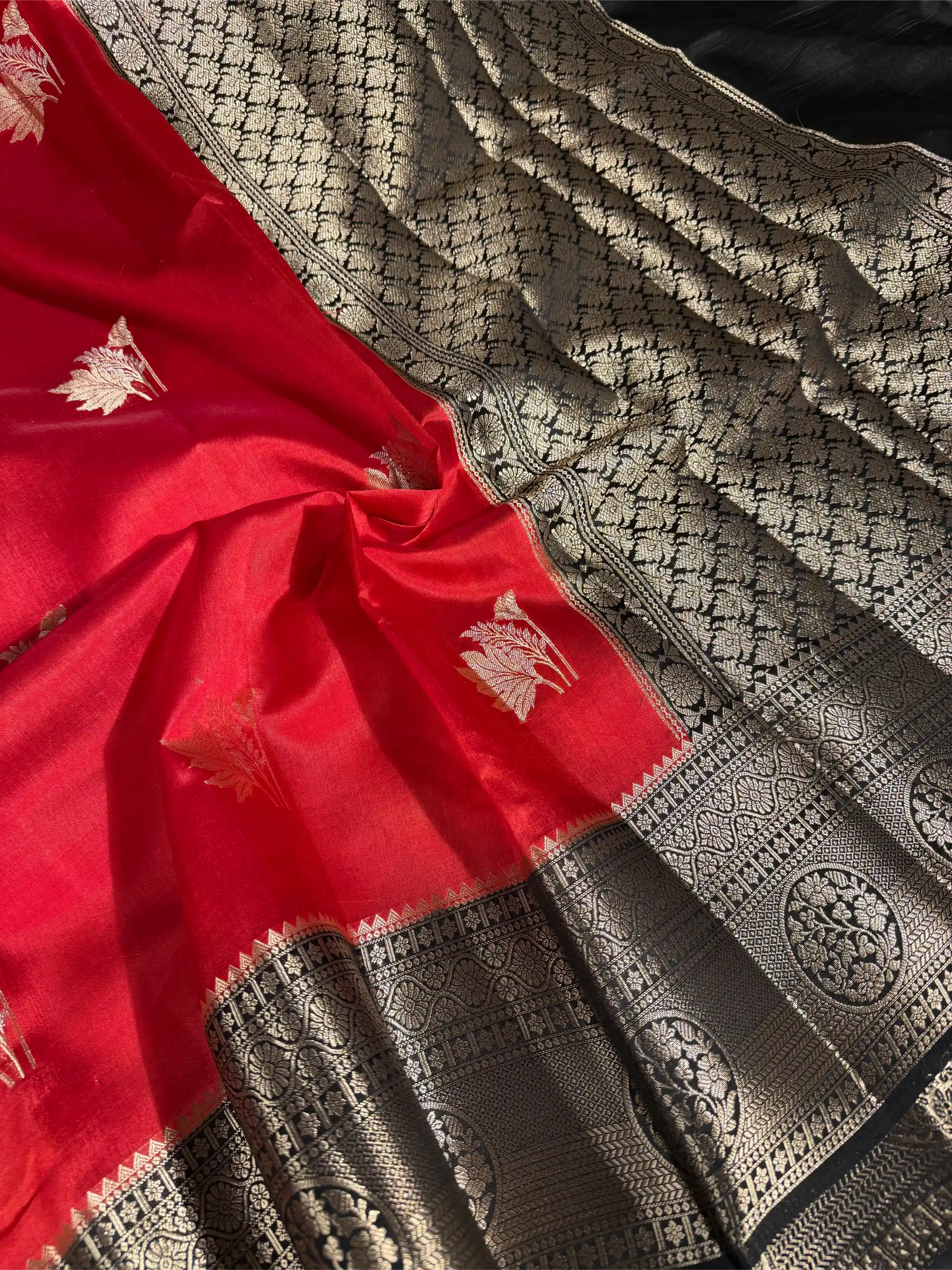 Bridal Red Pure Mango Silk Eccentric Buta Banarasi Saree