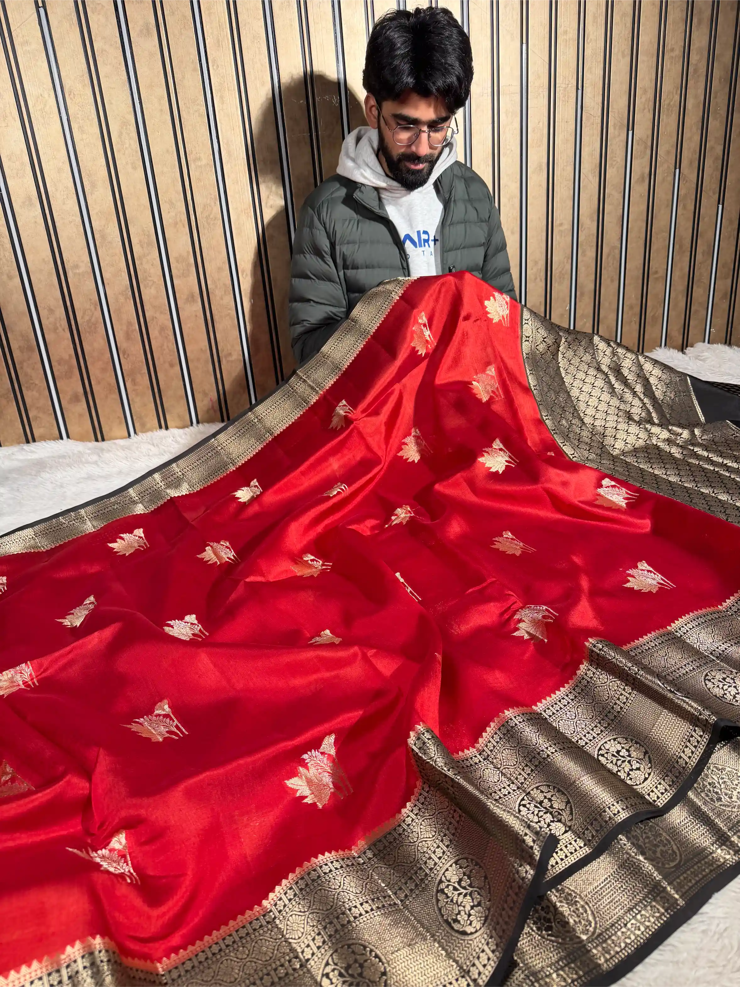 Bridal Red Pure Mango Silk Eccentric Buta Banarasi Saree