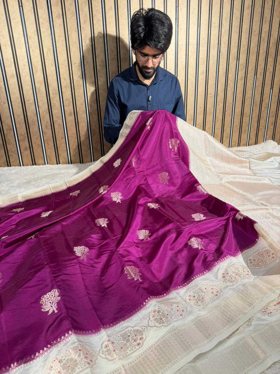 Bright Majenta premium Chinia silk Banarasi saree