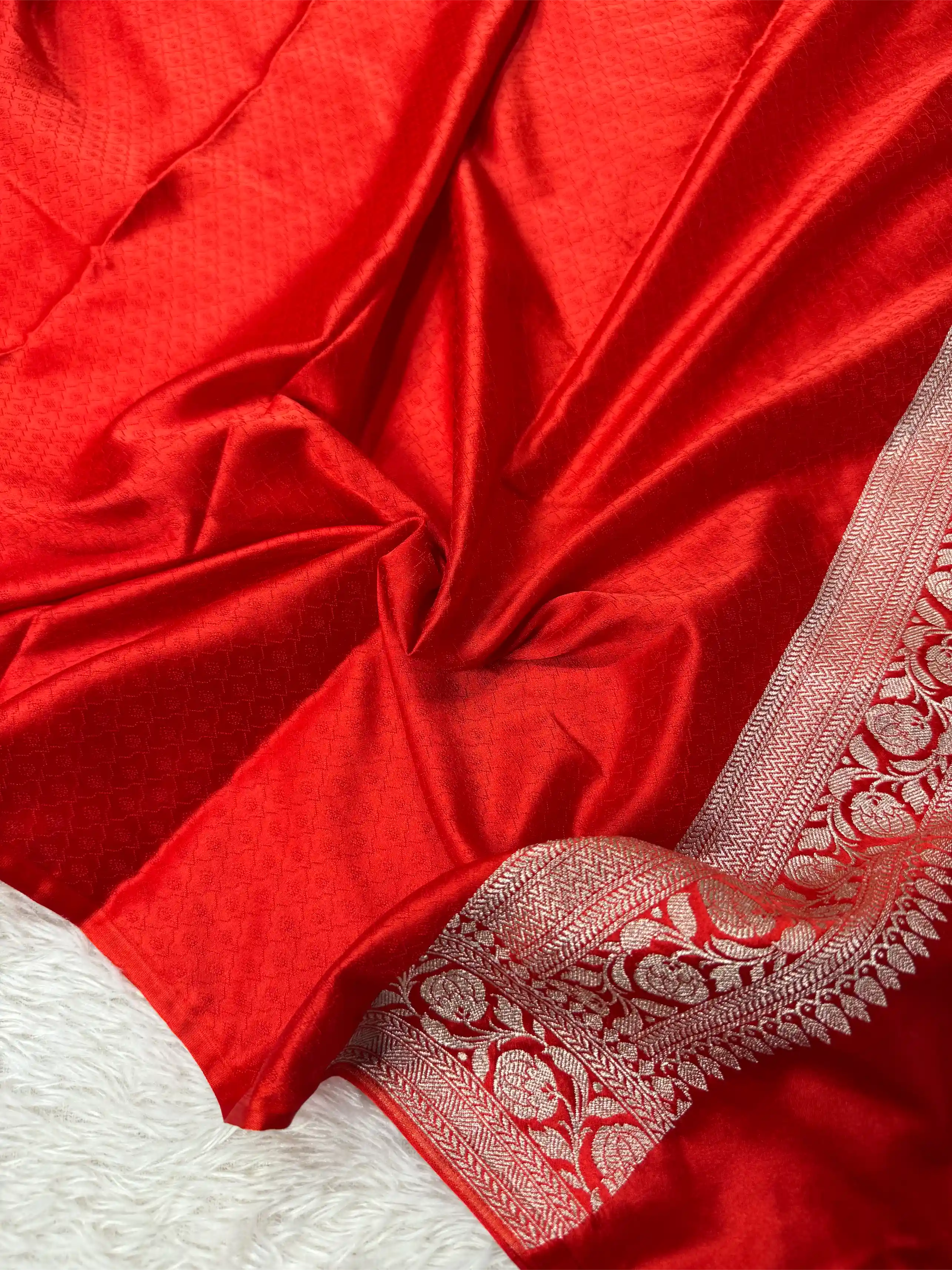 Cream Shade Mashru Katan Silk Silver Meena Buta Banarasi Saree