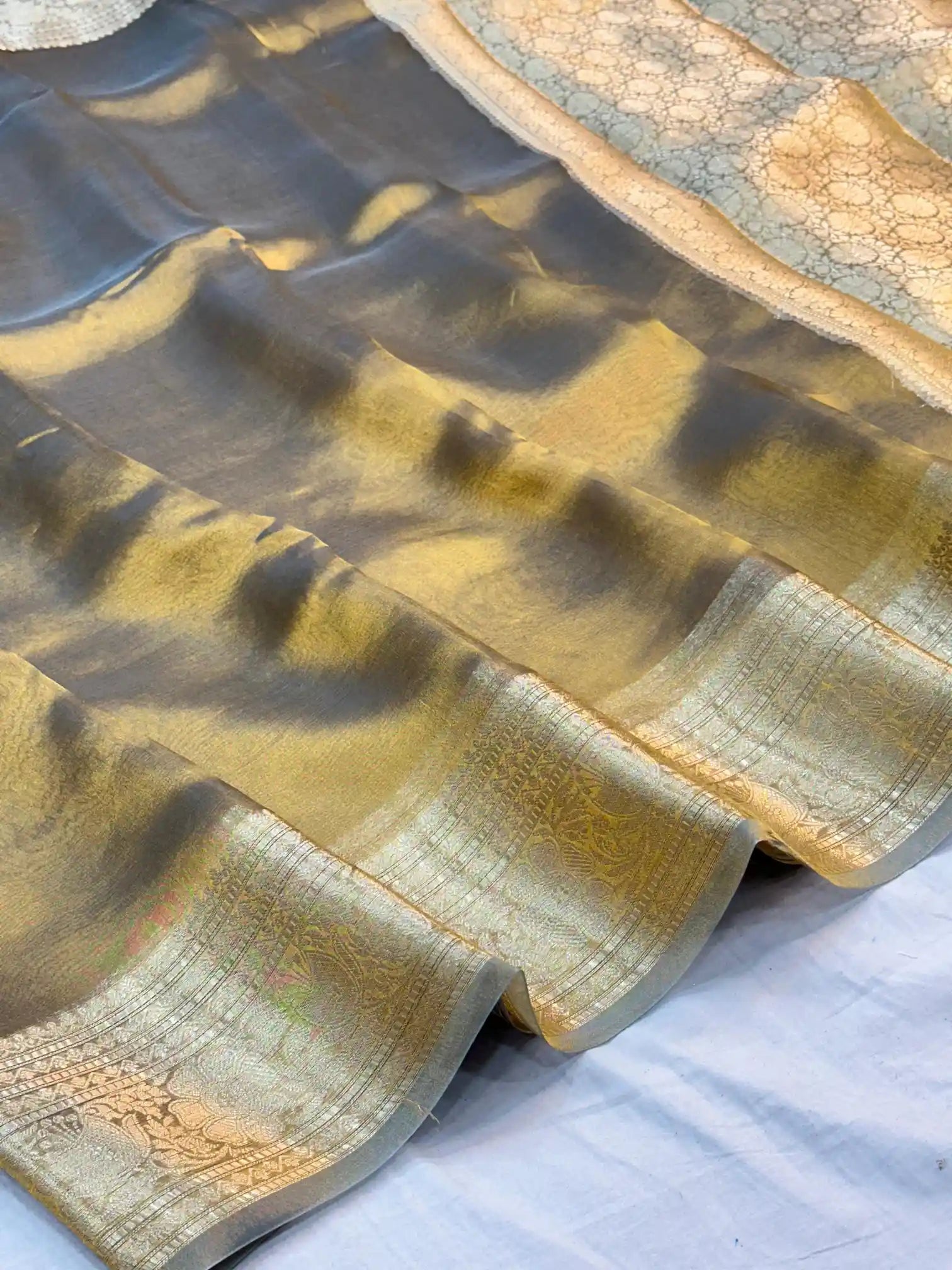 Dhoop Chaun Ombre Pure Tissue Silk Banarasi Saree