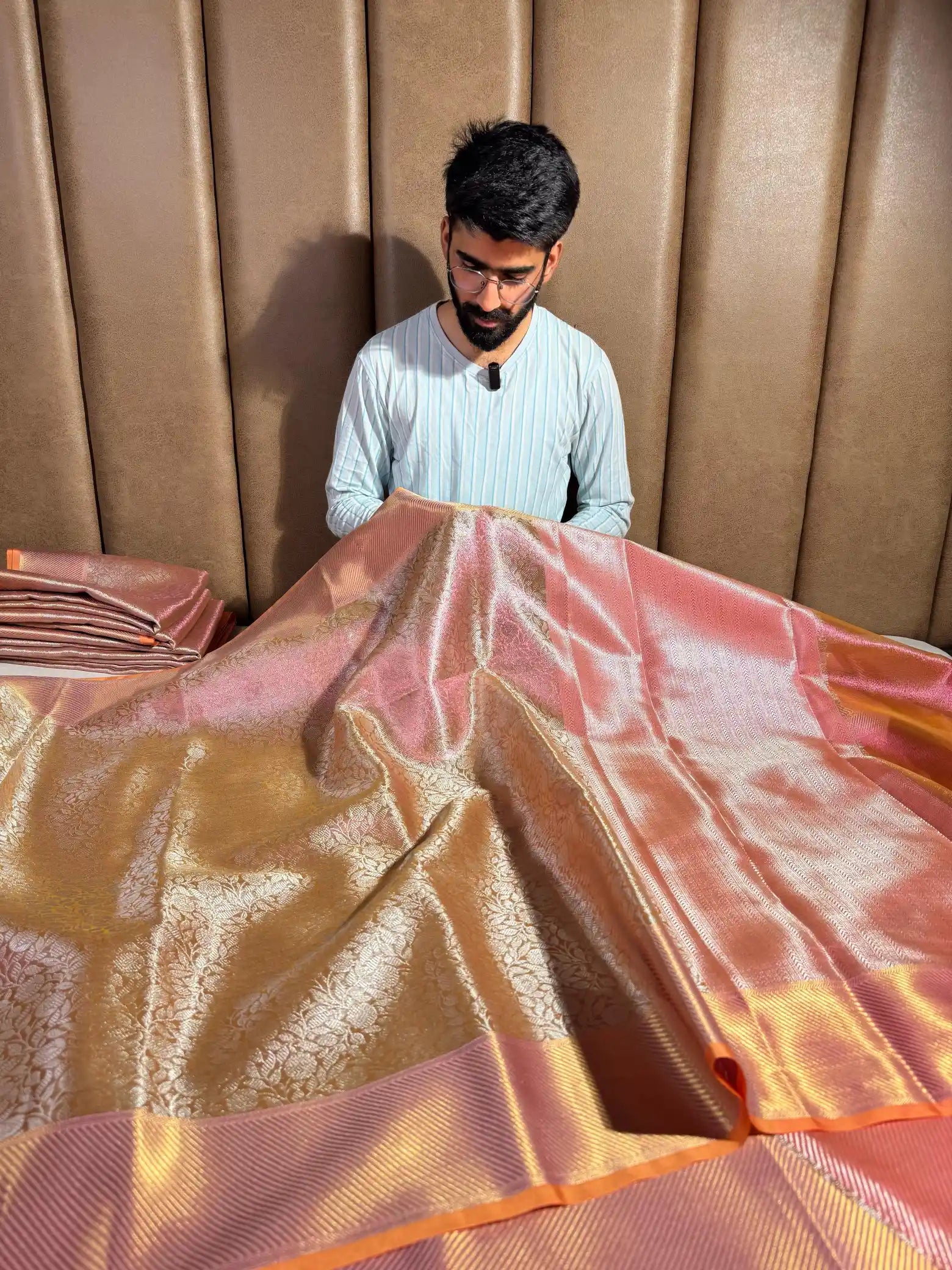 Dual Shaded Glaring Pink Shade Kanjivaram Tissue Saree in Dual Shaded Texture