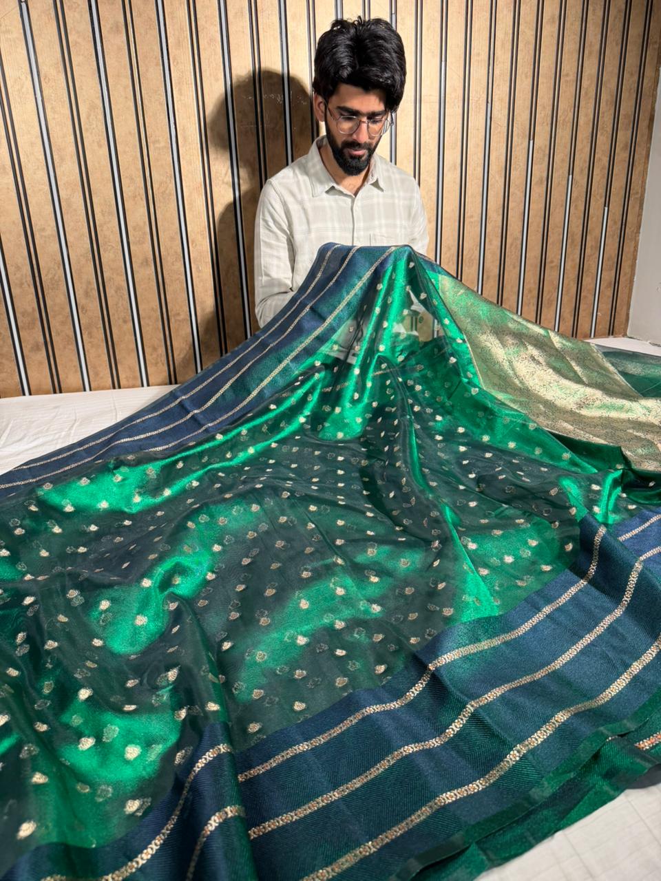 Dual Shaded Green Soft Tissue Silk Traditional Banarasi Saree 