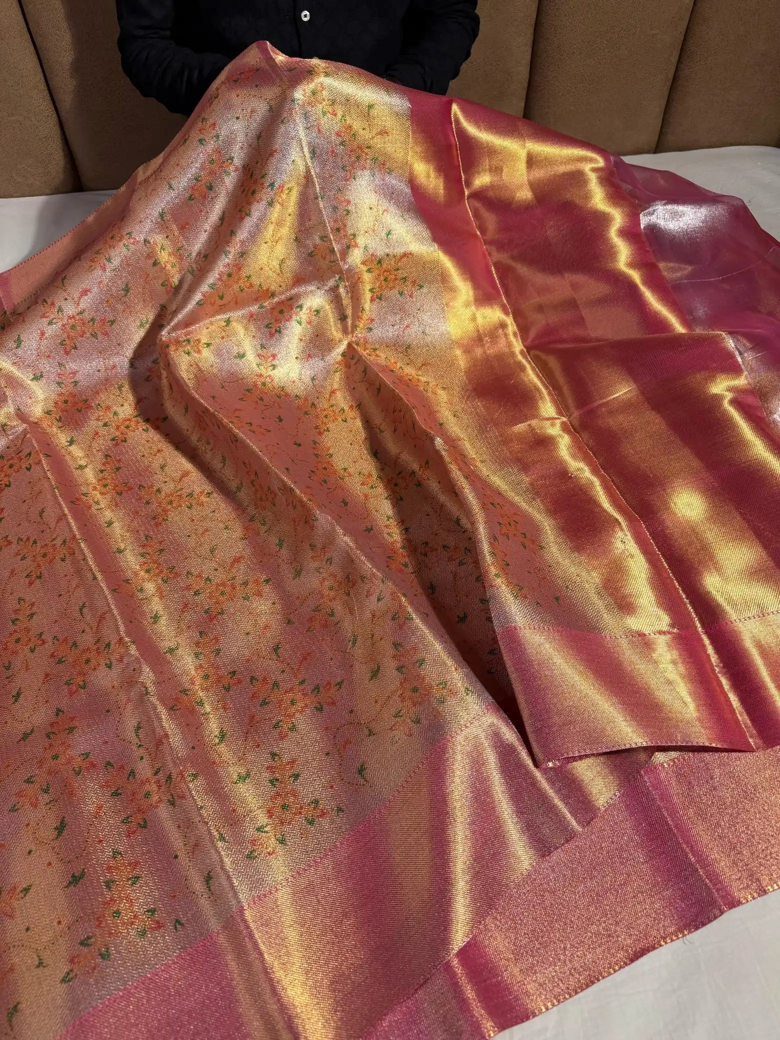 Dual Shaded Kanjivaram Tissue Silk Floral Prints Saree